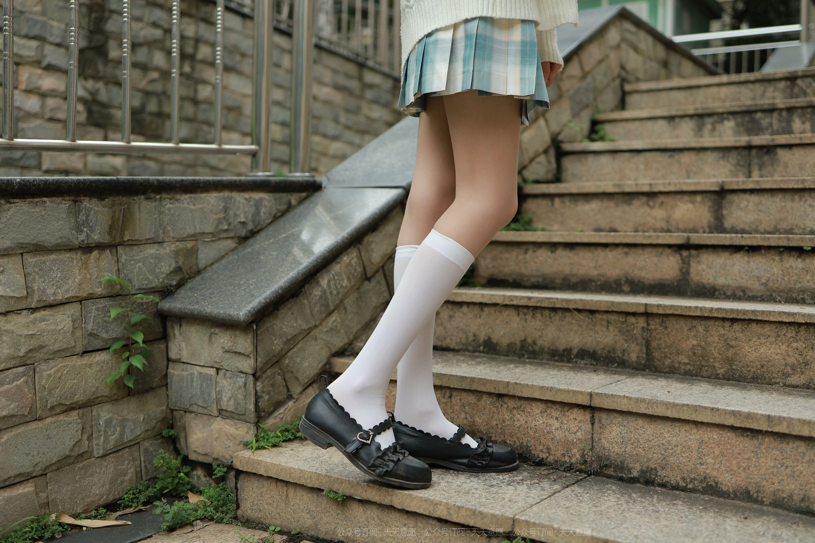 [异思趣向IESS]  模特 团团 《长腿JK装》_第2张