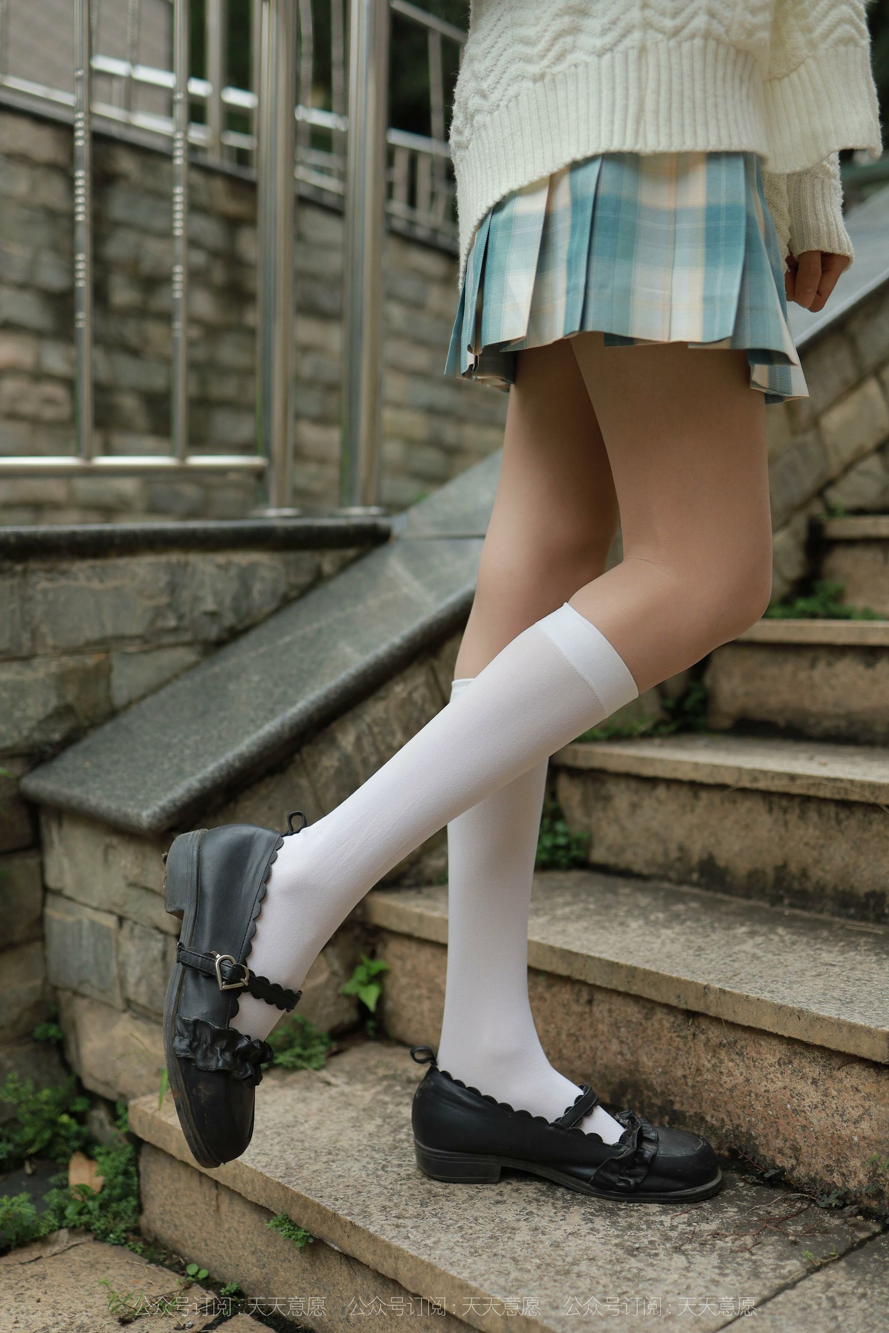 [异思趣向IESS]  模特 团团 《长腿JK装》_第3张