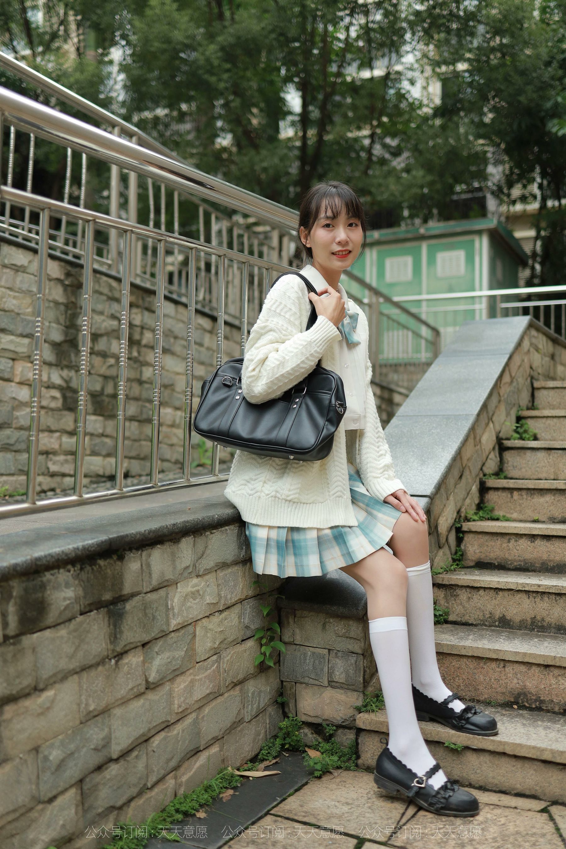 [异思趣向IESS]  模特 团团 《长腿JK装》_第4张