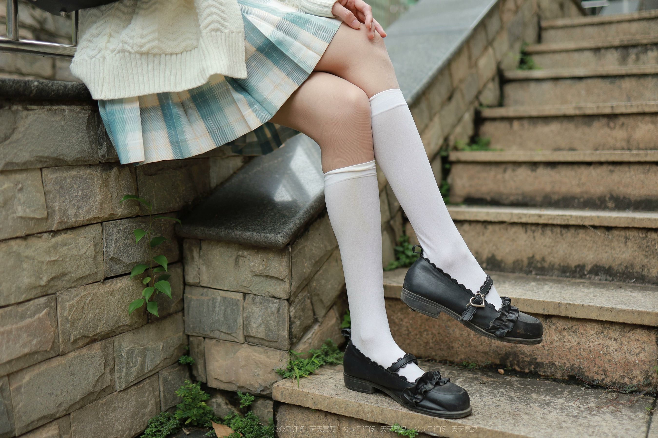 [异思趣向IESS]  模特 团团 《长腿JK装》_第5张