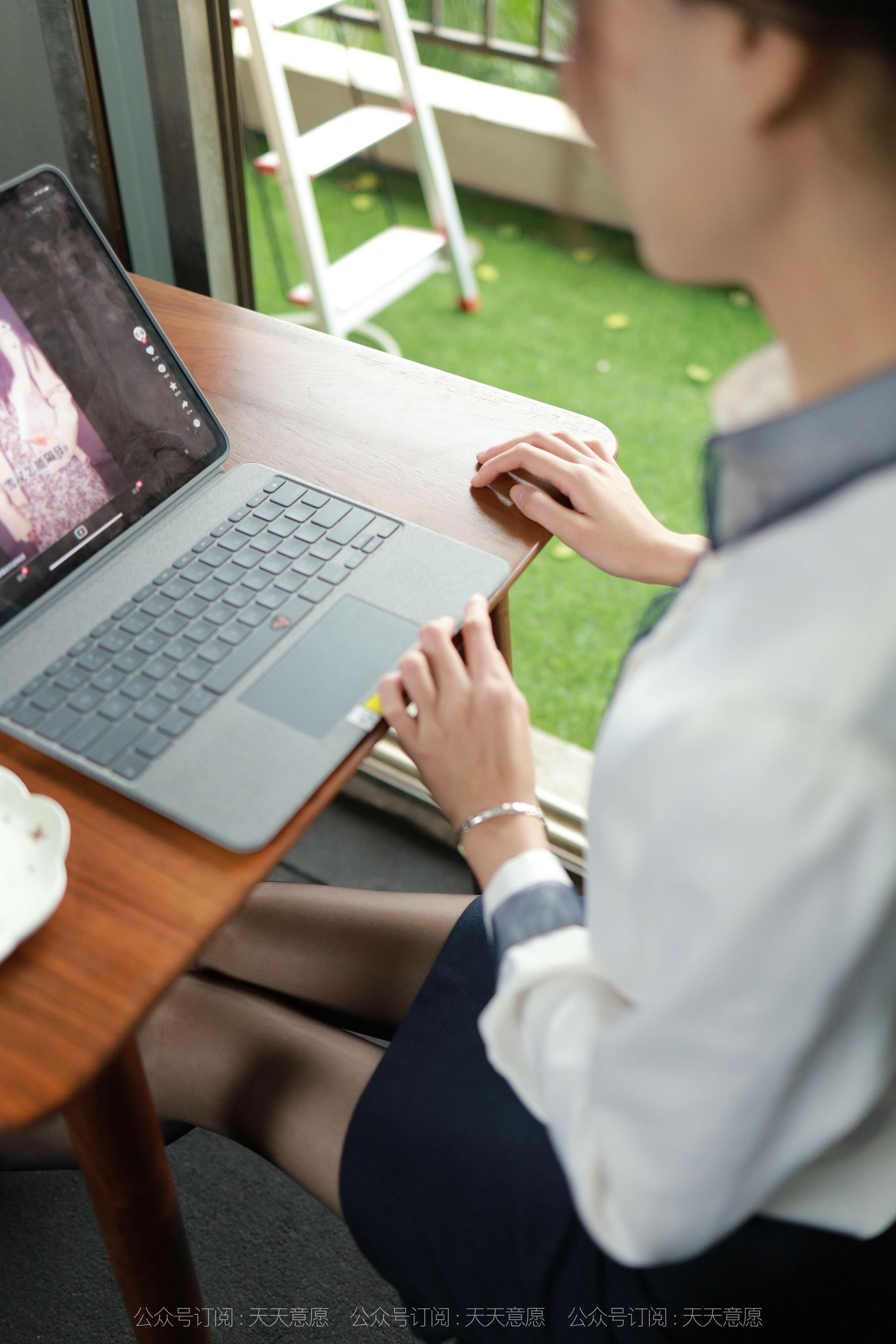 [异思趣向IESS]  模特 团团 《长腿打字员》_第2张