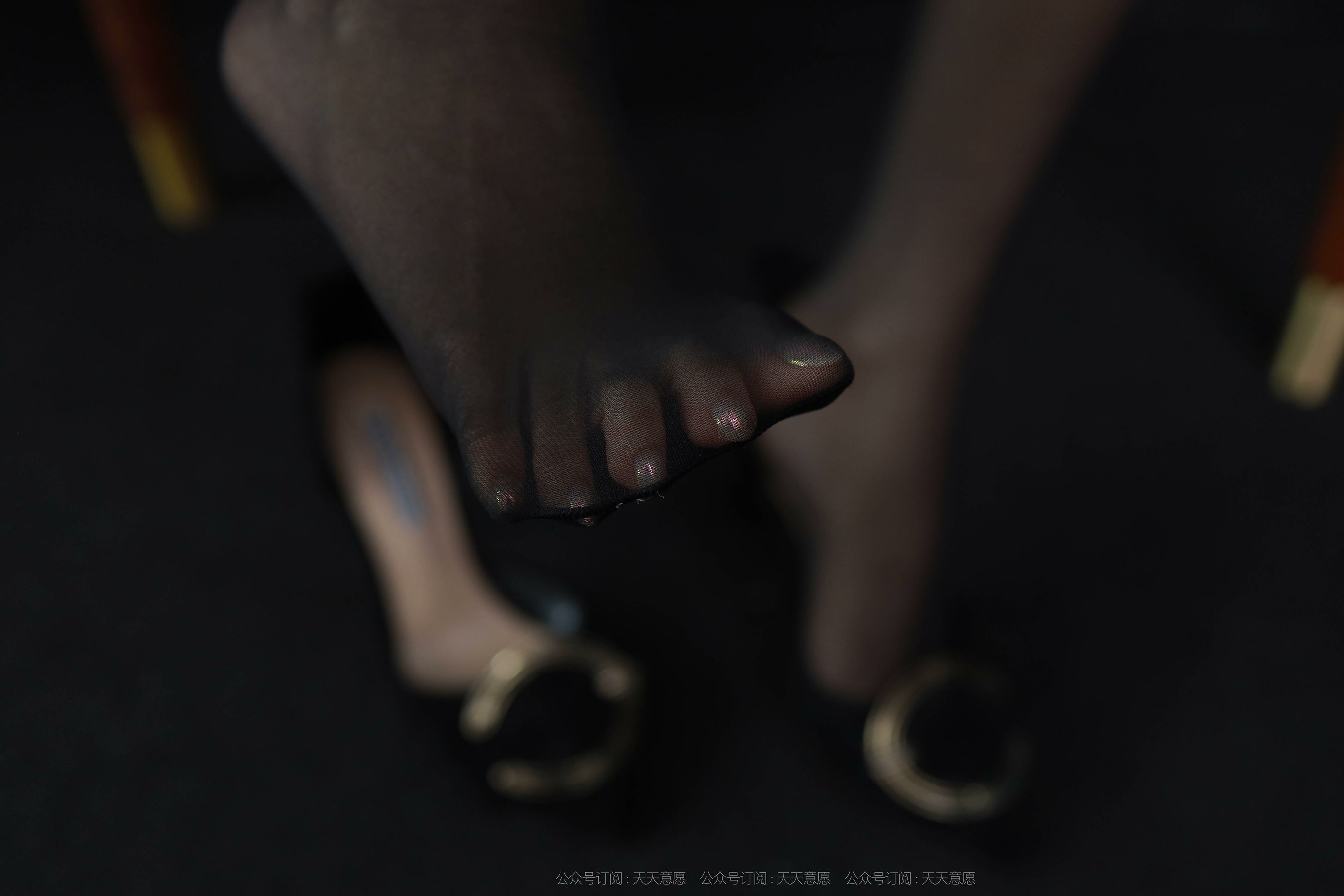 [异思趣向IESS]  模特 婉苹 《纸扇黑旗袍》_第4张