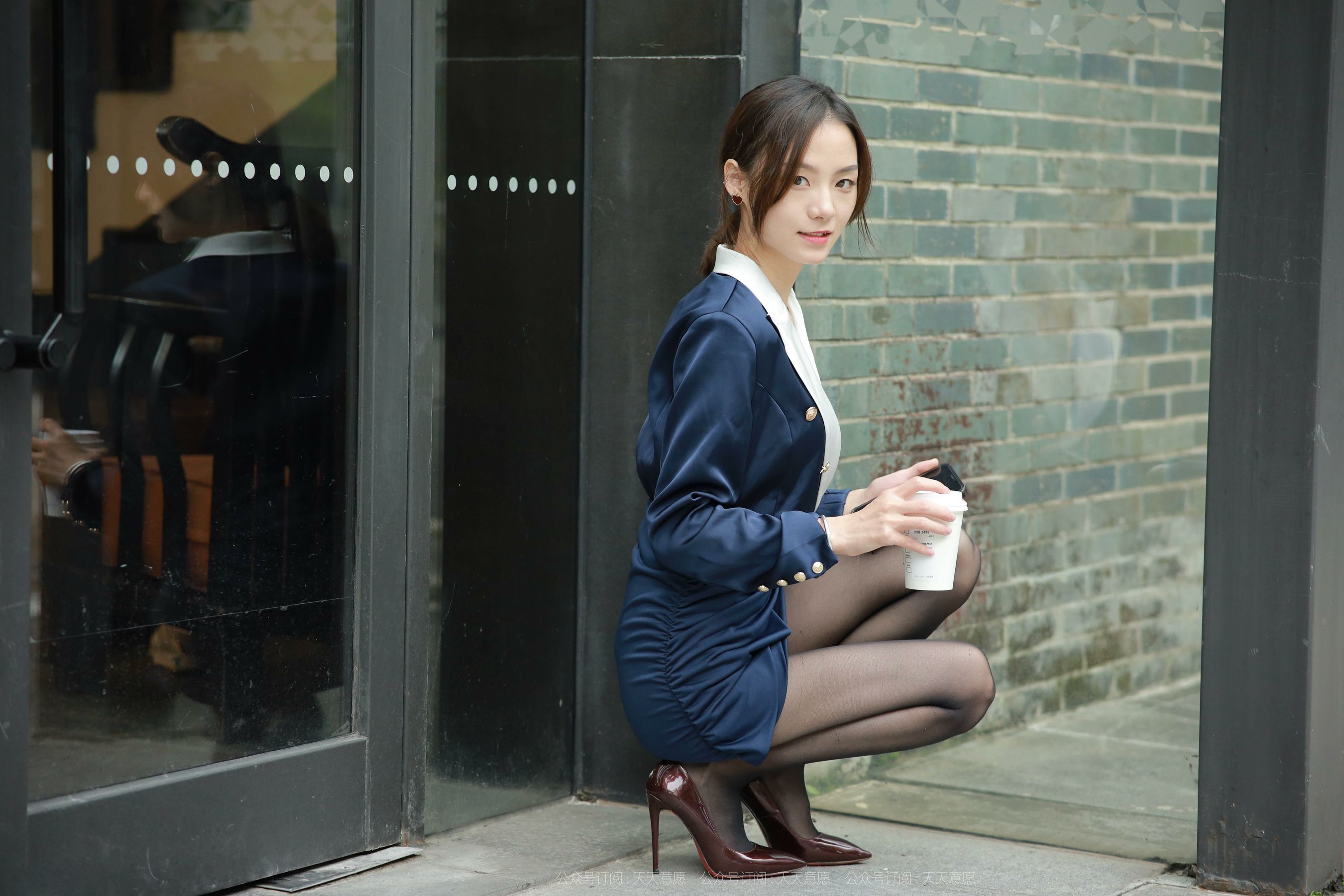 [异思趣向IESS]  模特 小六 《姓感包臀职业装》_第5张