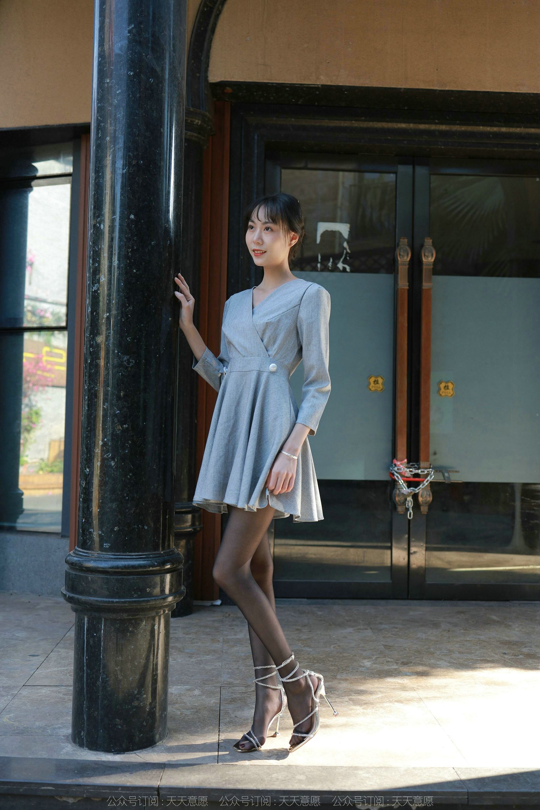 [异思趣向IESS] 模特 团团 《暖阳下的黑色丝念》_第3张