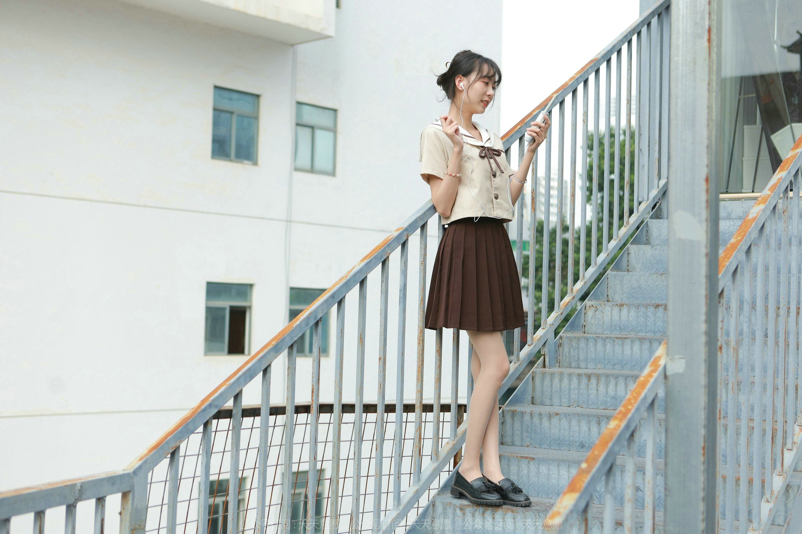 [异思趣向IESS] 模特 团团 《网易云长腿少女》_第1张