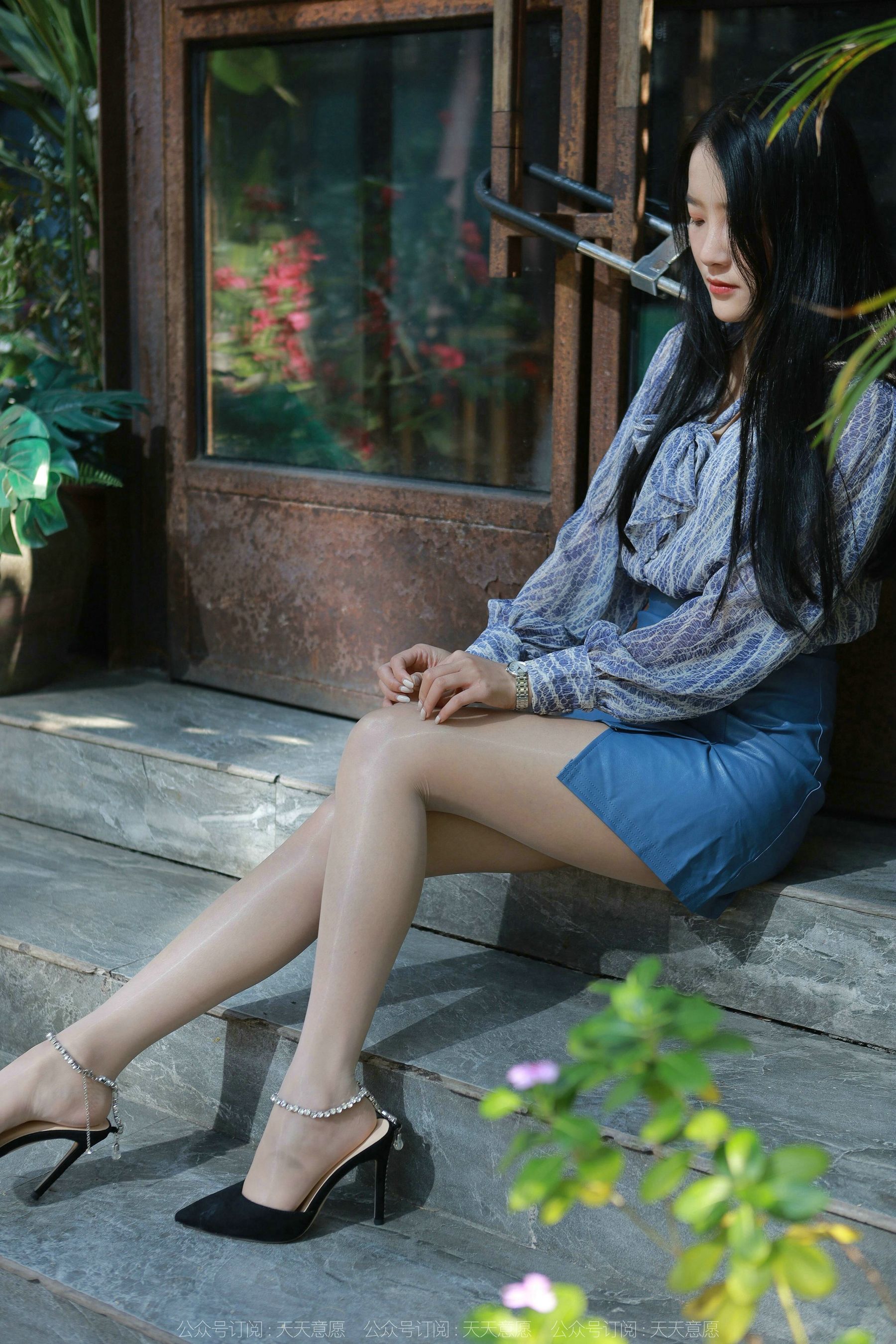 [异思趣向IESS] 模特 婉萍 《油亮蓝色短裙》_第5张