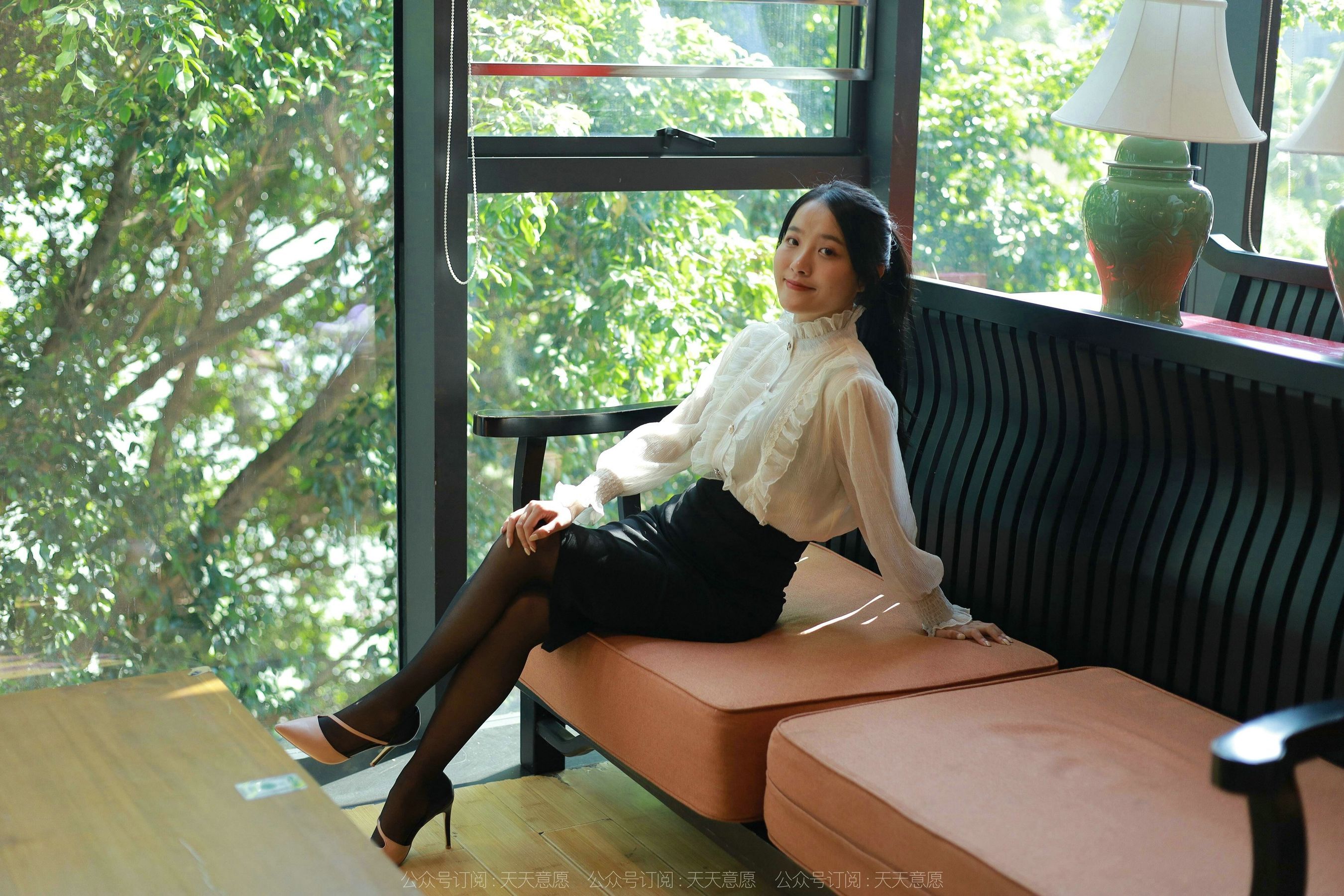 [异思趣向IESS] 模特 婉萍 《黑丝咖啡》_第2张