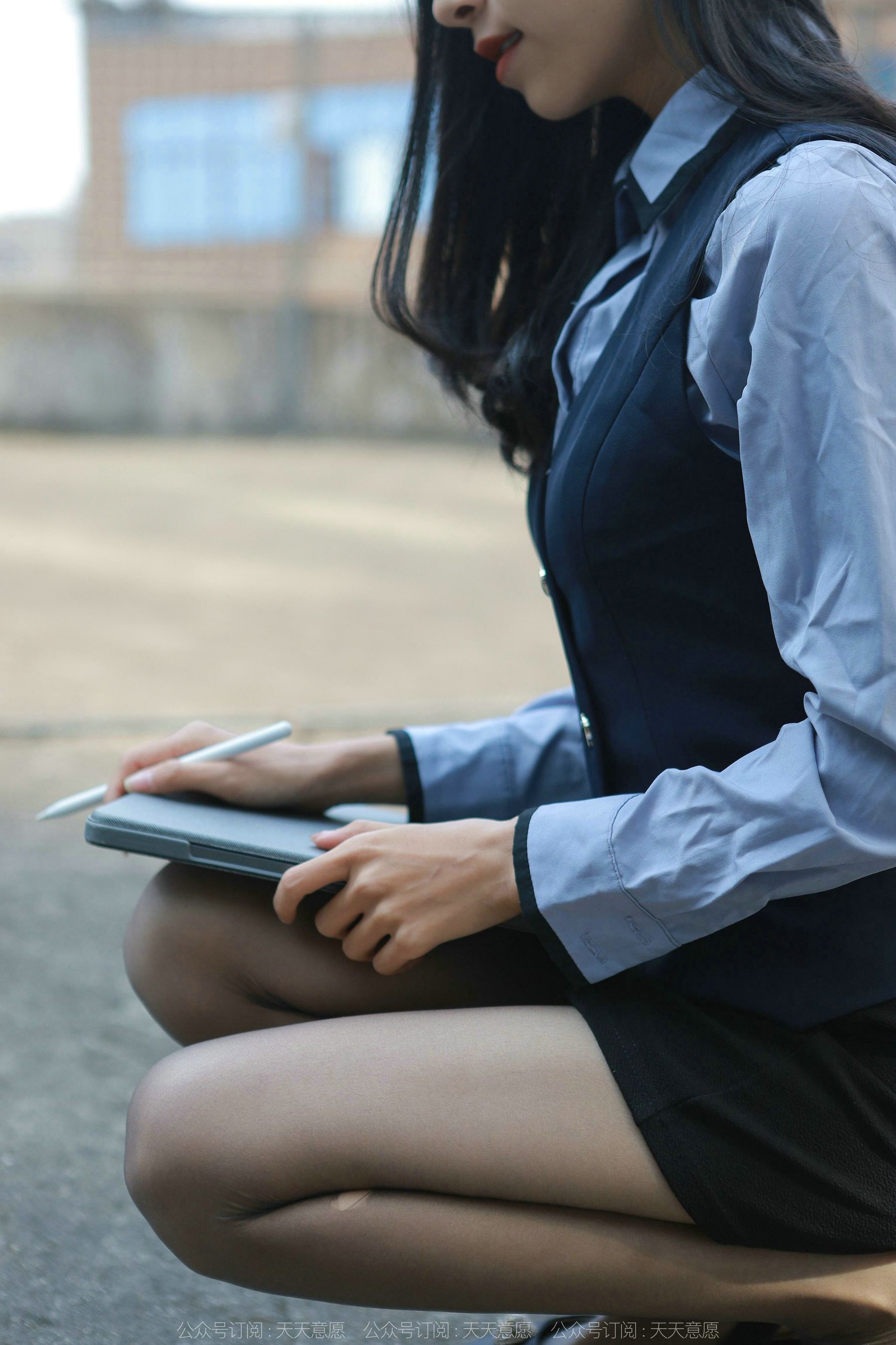 [异思趣向IESS] 模特 美子 《职业包臀裙黑丝》_第3张