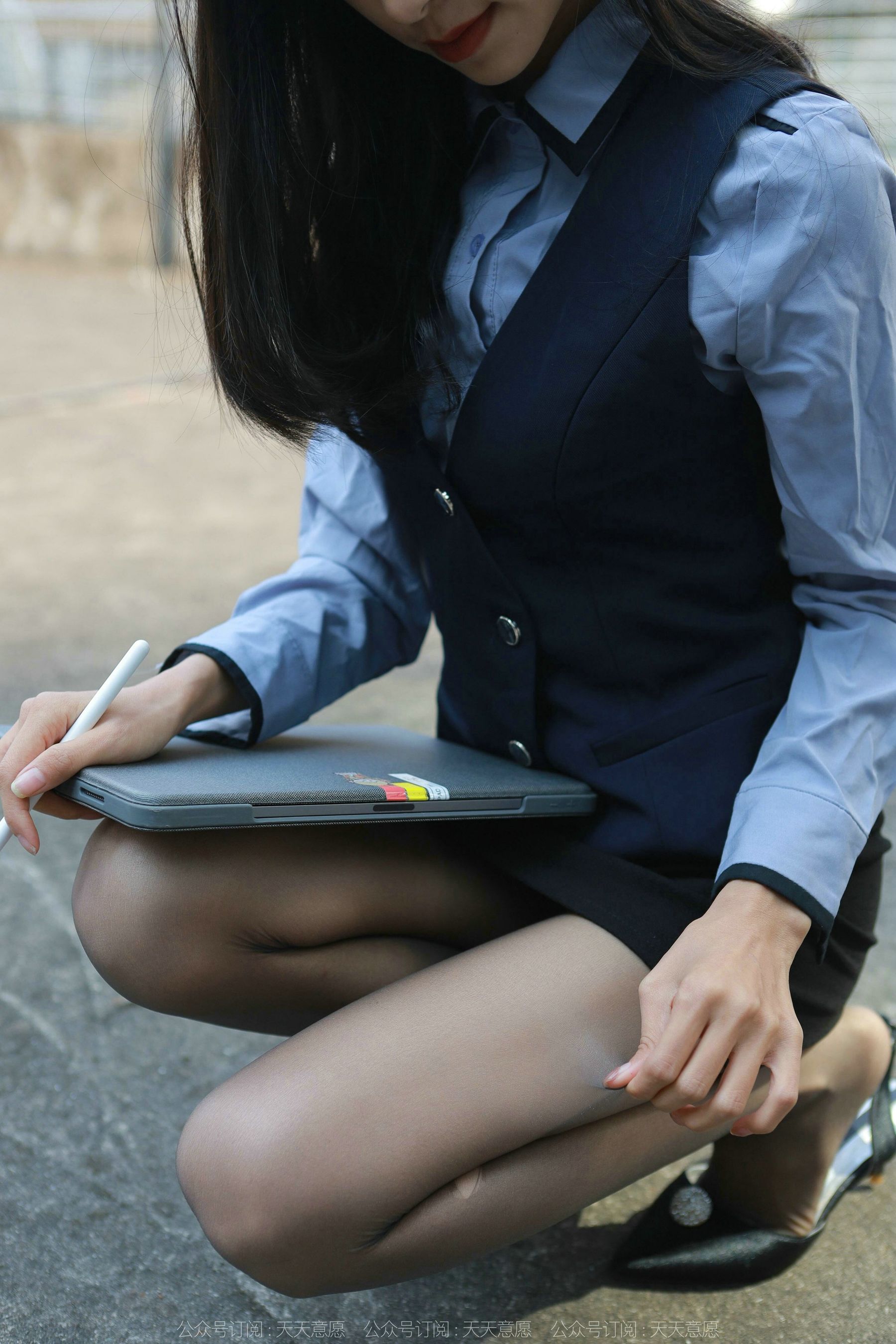 [异思趣向IESS] 模特 美子 《职业包臀裙黑丝》_第5张