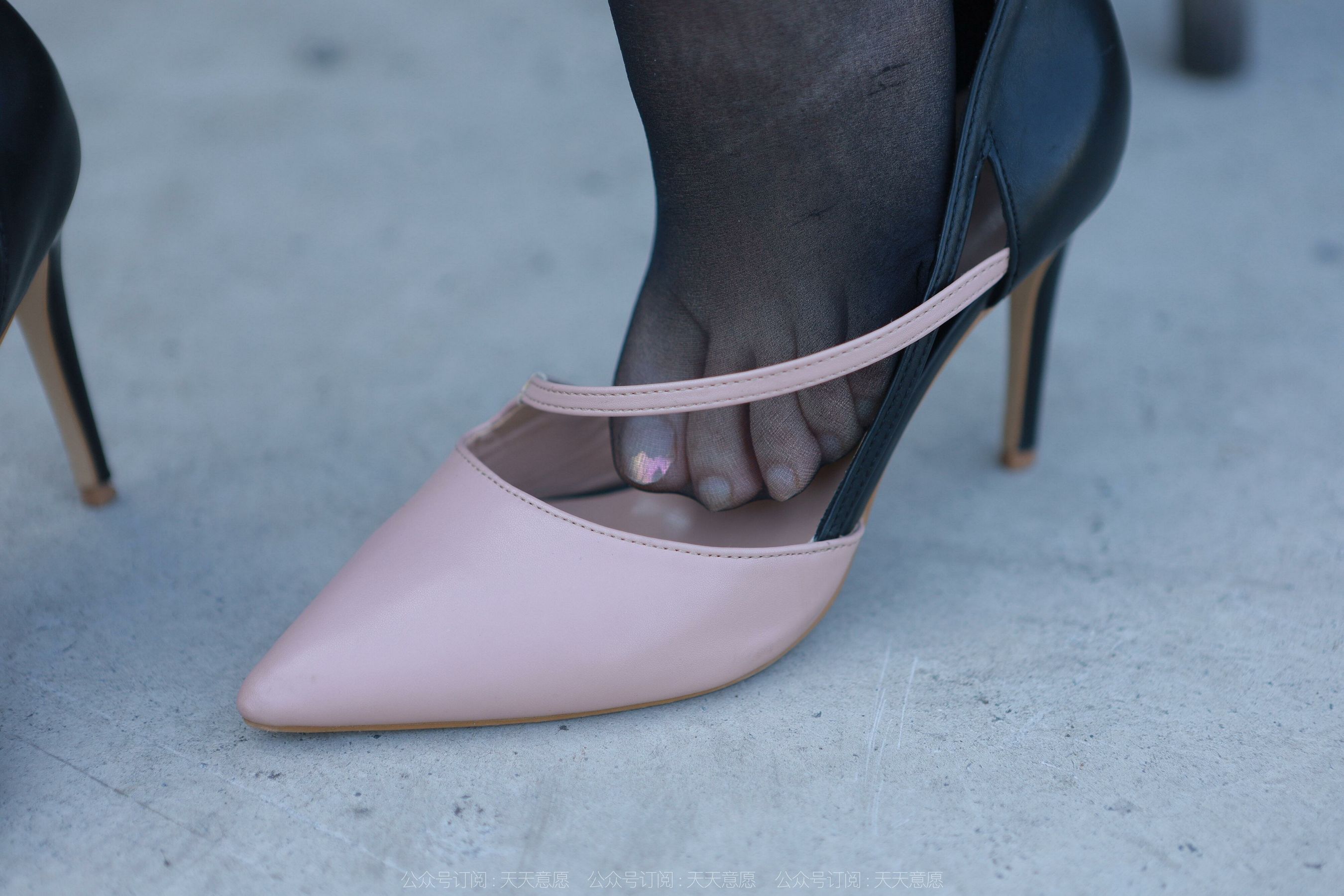 [异思趣向IESS] 模特：婉萍《嘿丝皮裙街拍》_第3张