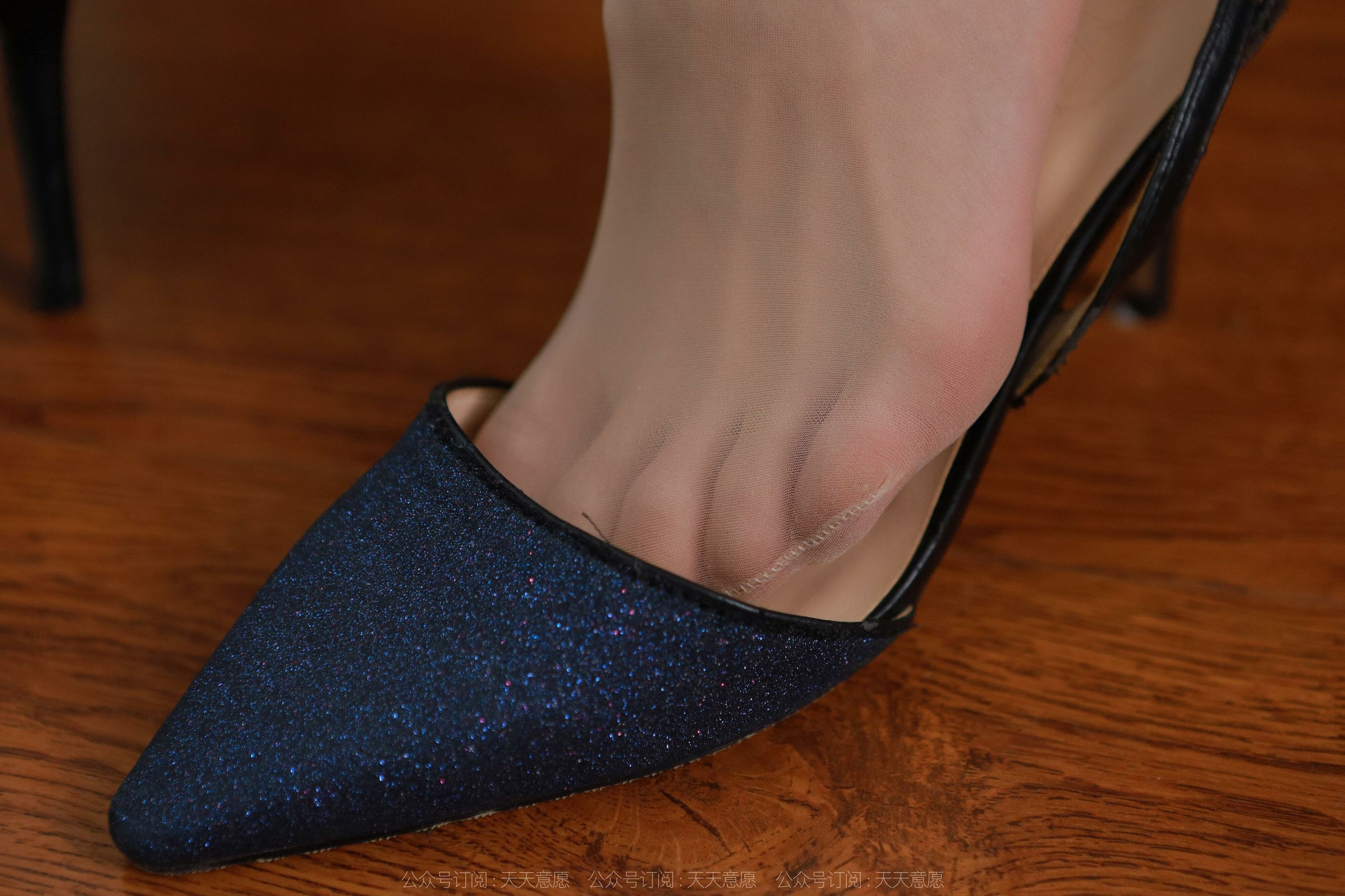 [异思趣向IESS] 模特：小六《长腿包臀裙》_第3张