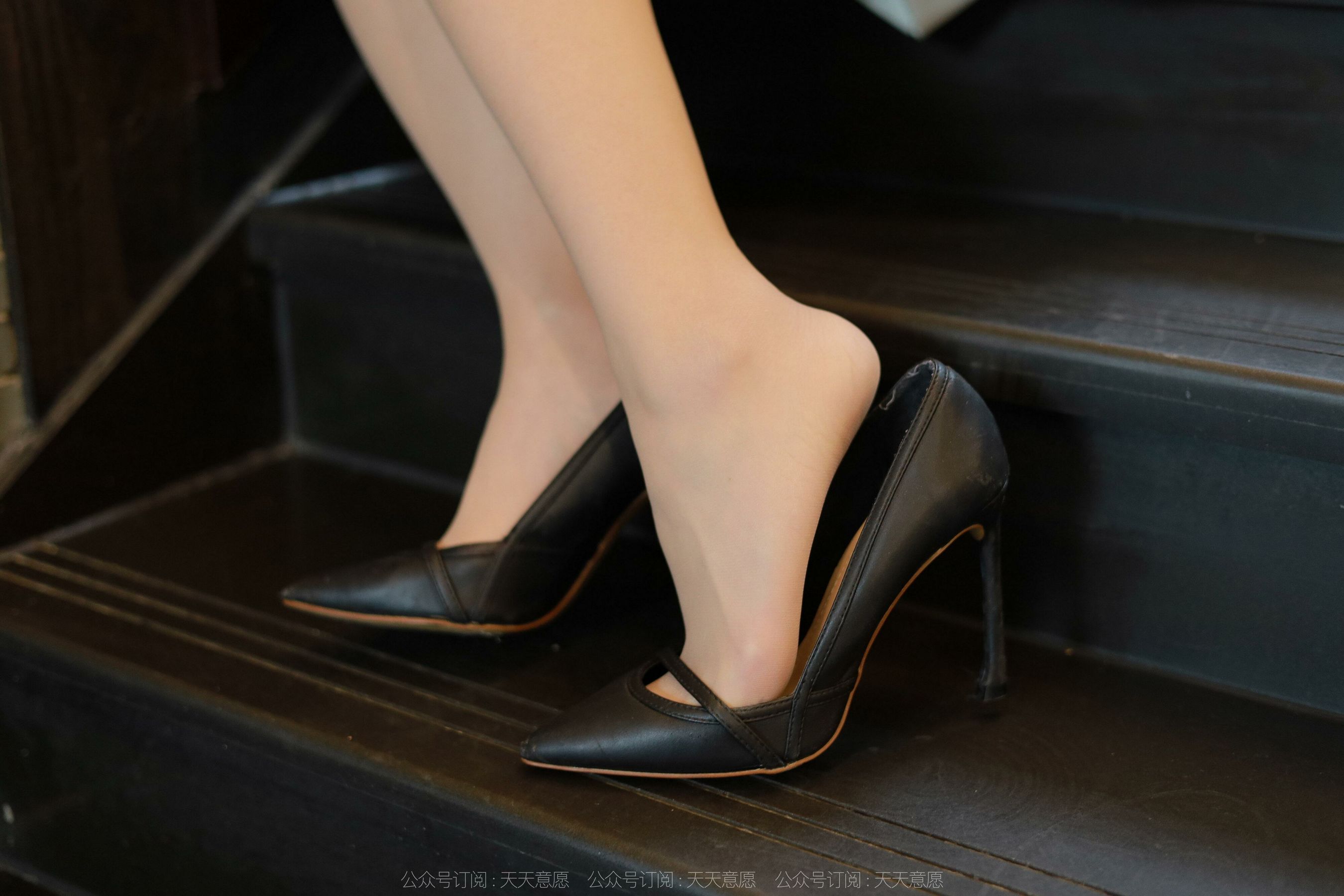 [异思趣向IESS] 模特：小婕《纯白OL套装》_第3张