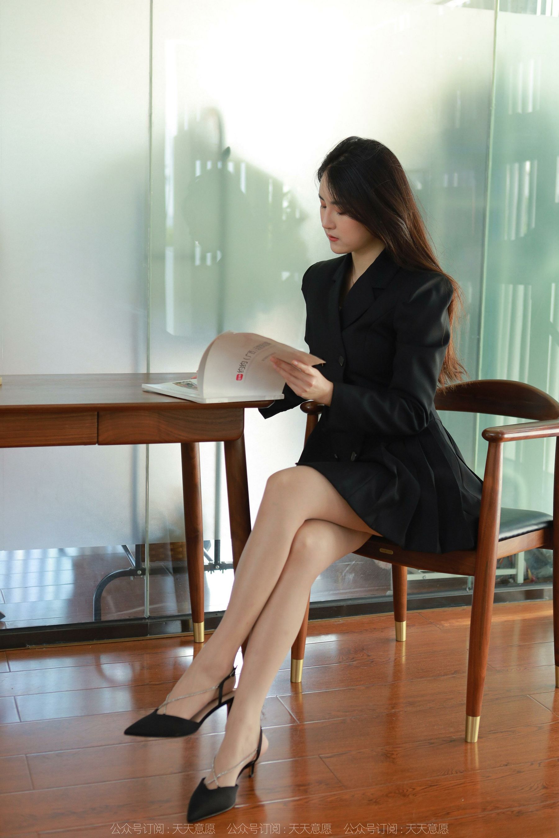 [异思趣向IESS] 模特：小宝《黑色百褶裙》_第5张