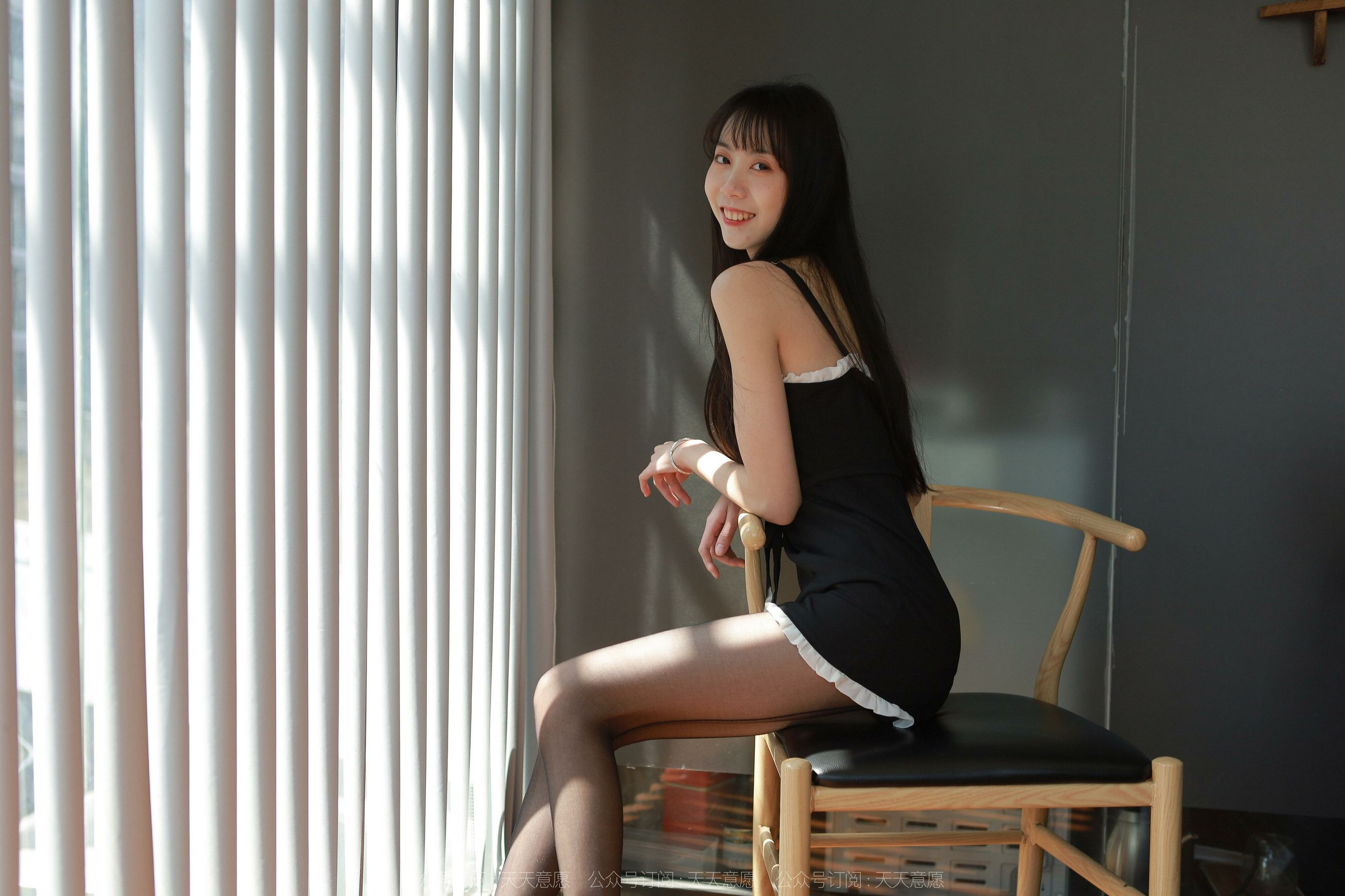 [异思趣向IESS] 模特：团团 《黑丝闪闪》_第2张