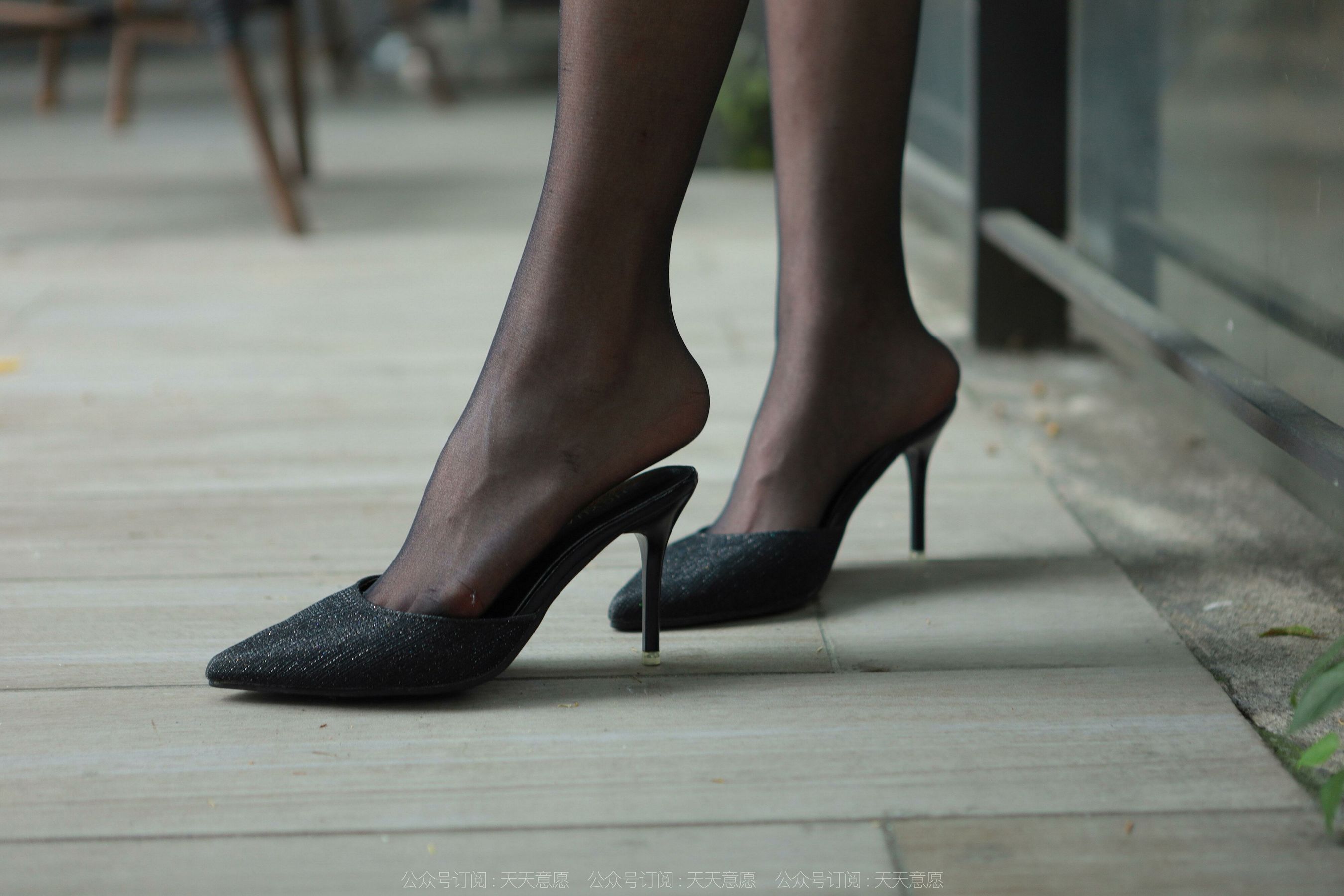 [异思趣向IESS] 模特：小宝 《黑丝黑衬衣》_第2张