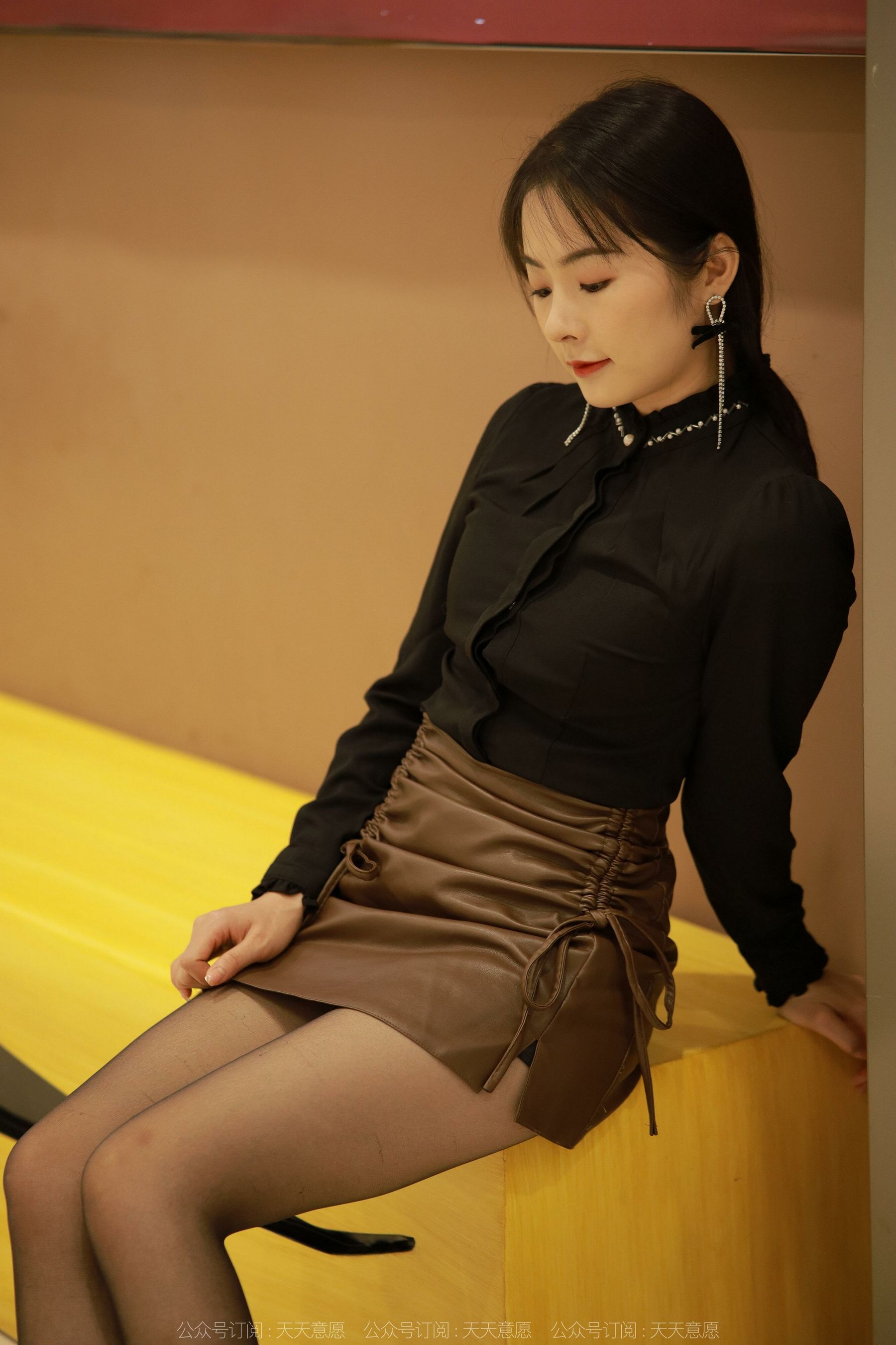 [异思趣向IESS] 模特：小金 《黑丝逛街》_第5张