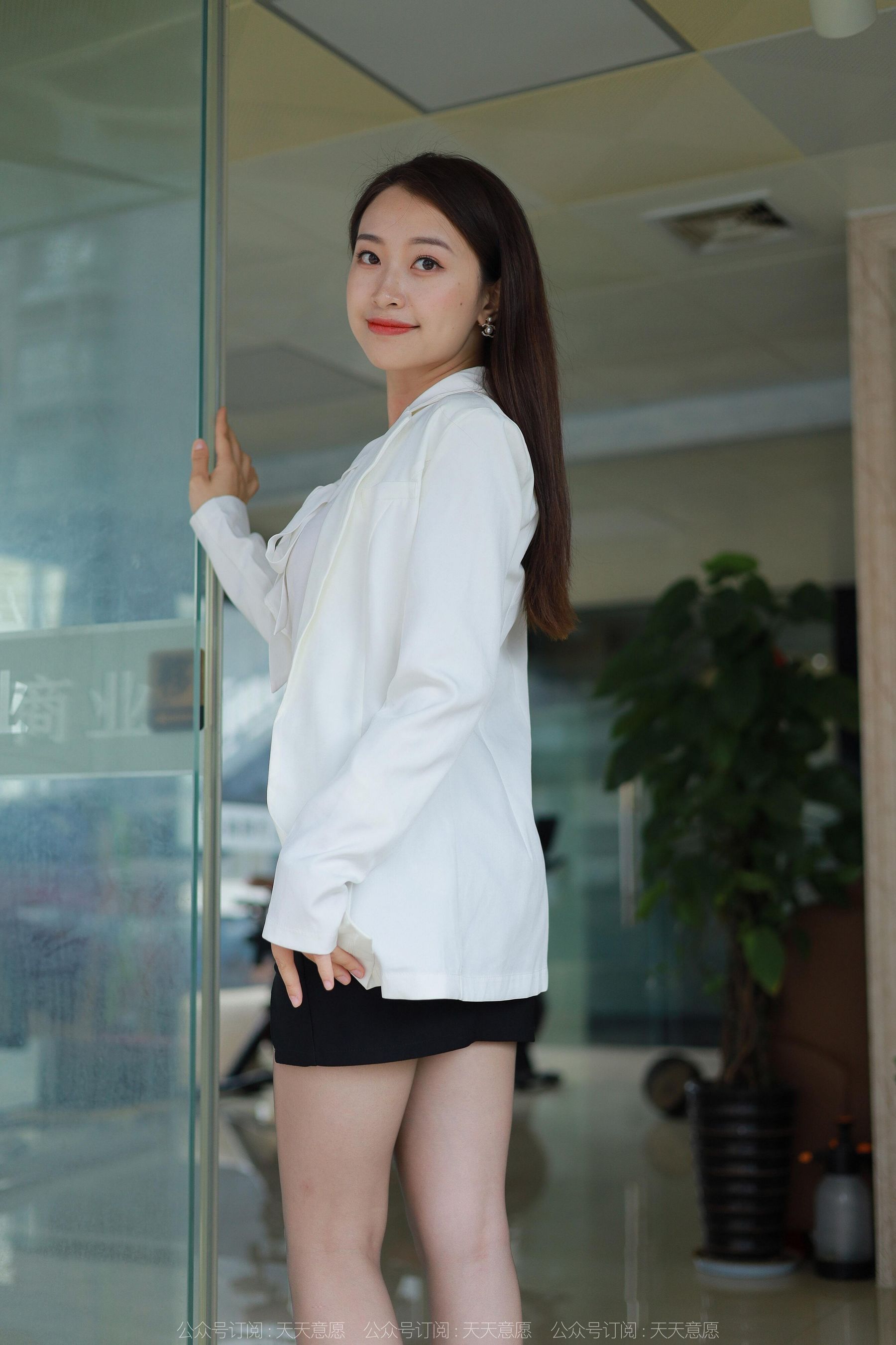 [IESS异思趣向] 小婕 冷艳嘿丝_第1张