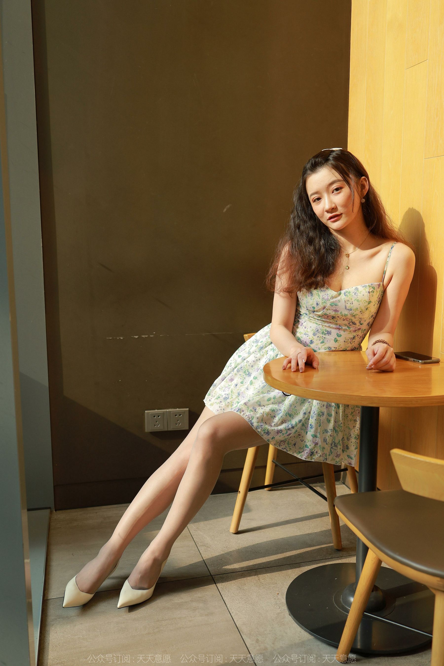 [IESS异思趣向]  模特：秋秋 《下午奶茶》_第2张