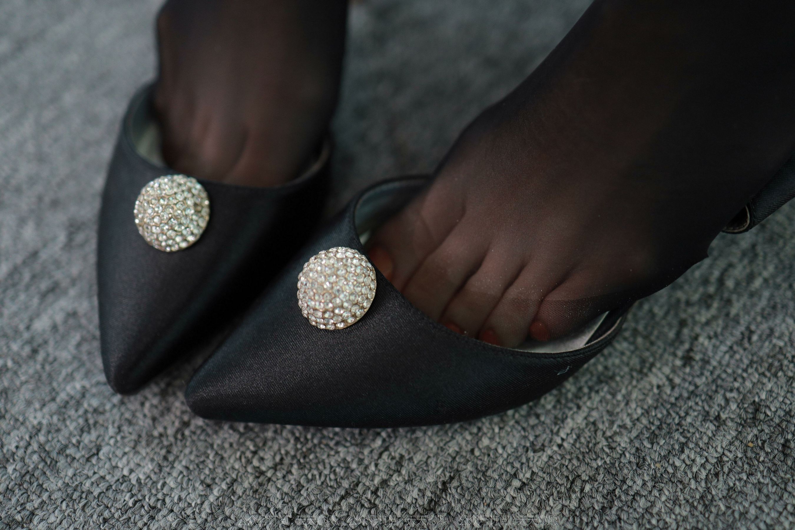 [IESS异思趣向]  模特：团团 《长腿红与黑》_第5张