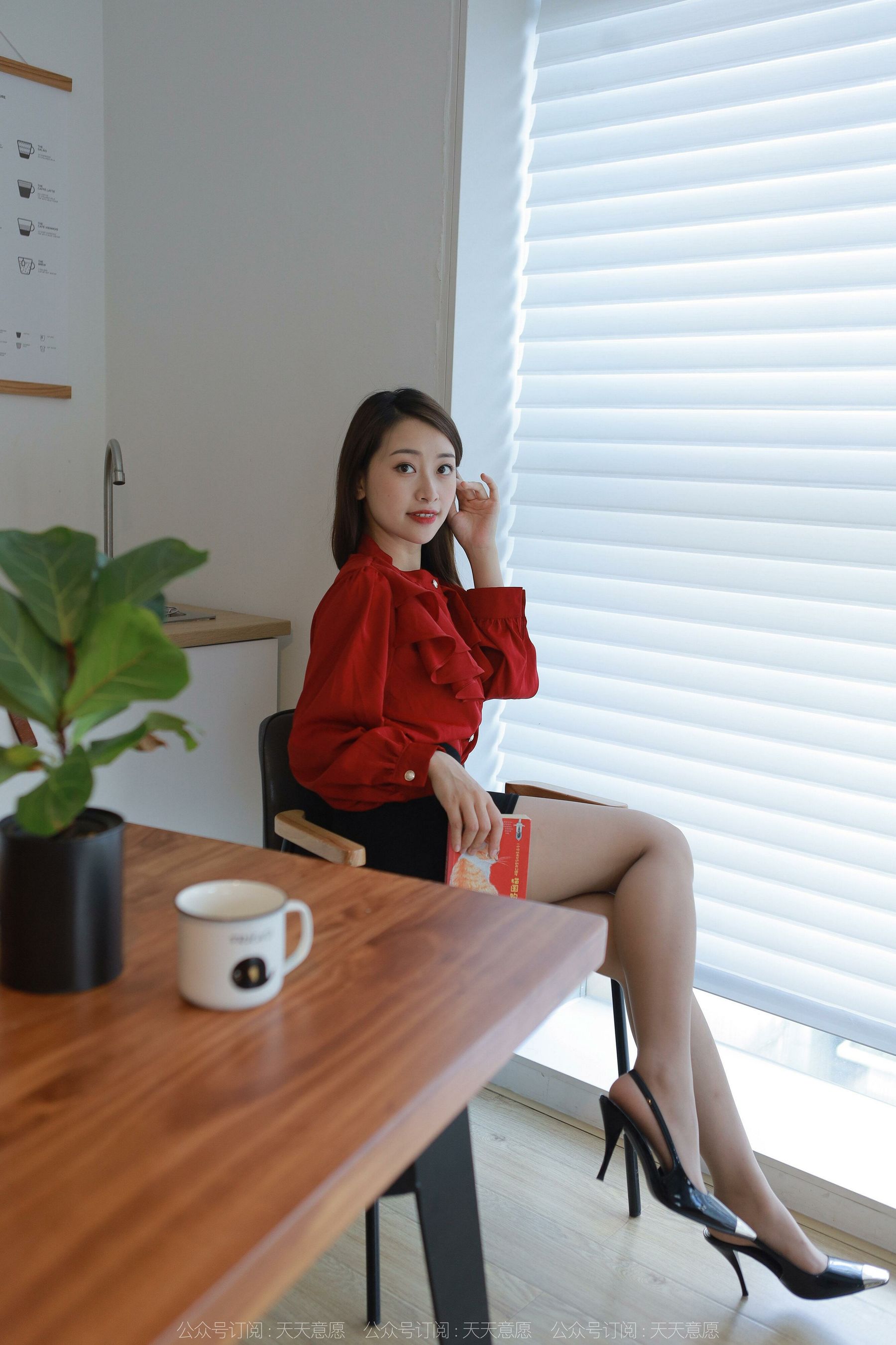 IESS异思趣向 - 模特： 小婕 《红色暗示》_第5张