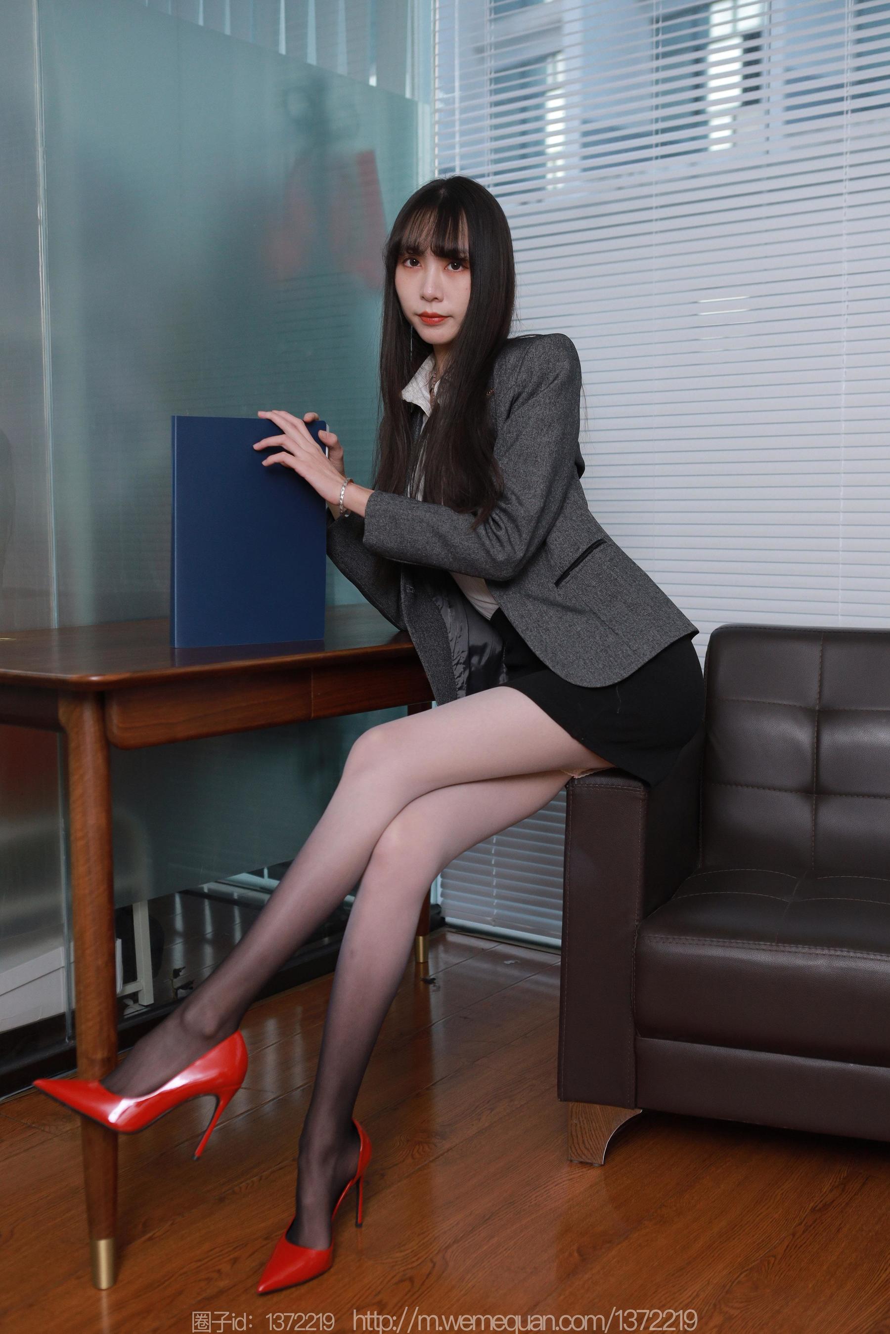 IESS异思趣向 - 模特：团团 《黑白渐变》_第2张