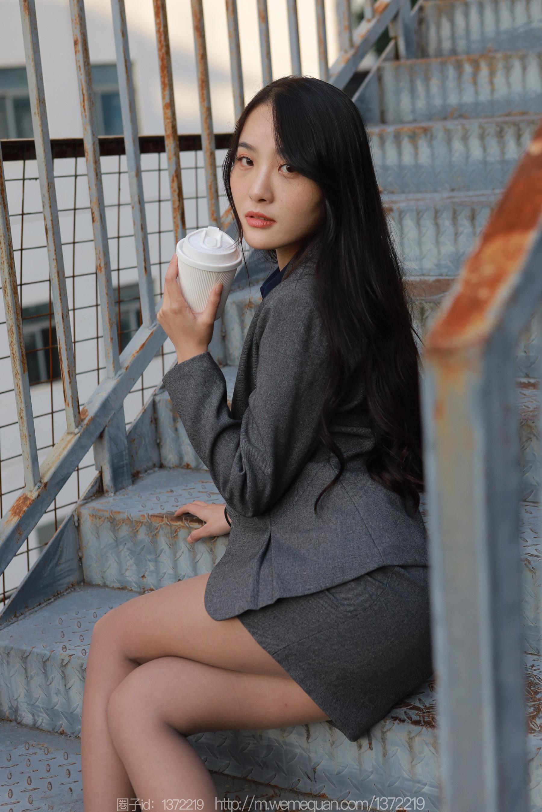 IESS异思趣向 - 模特：婉萍 《温柔OL风》_第2张