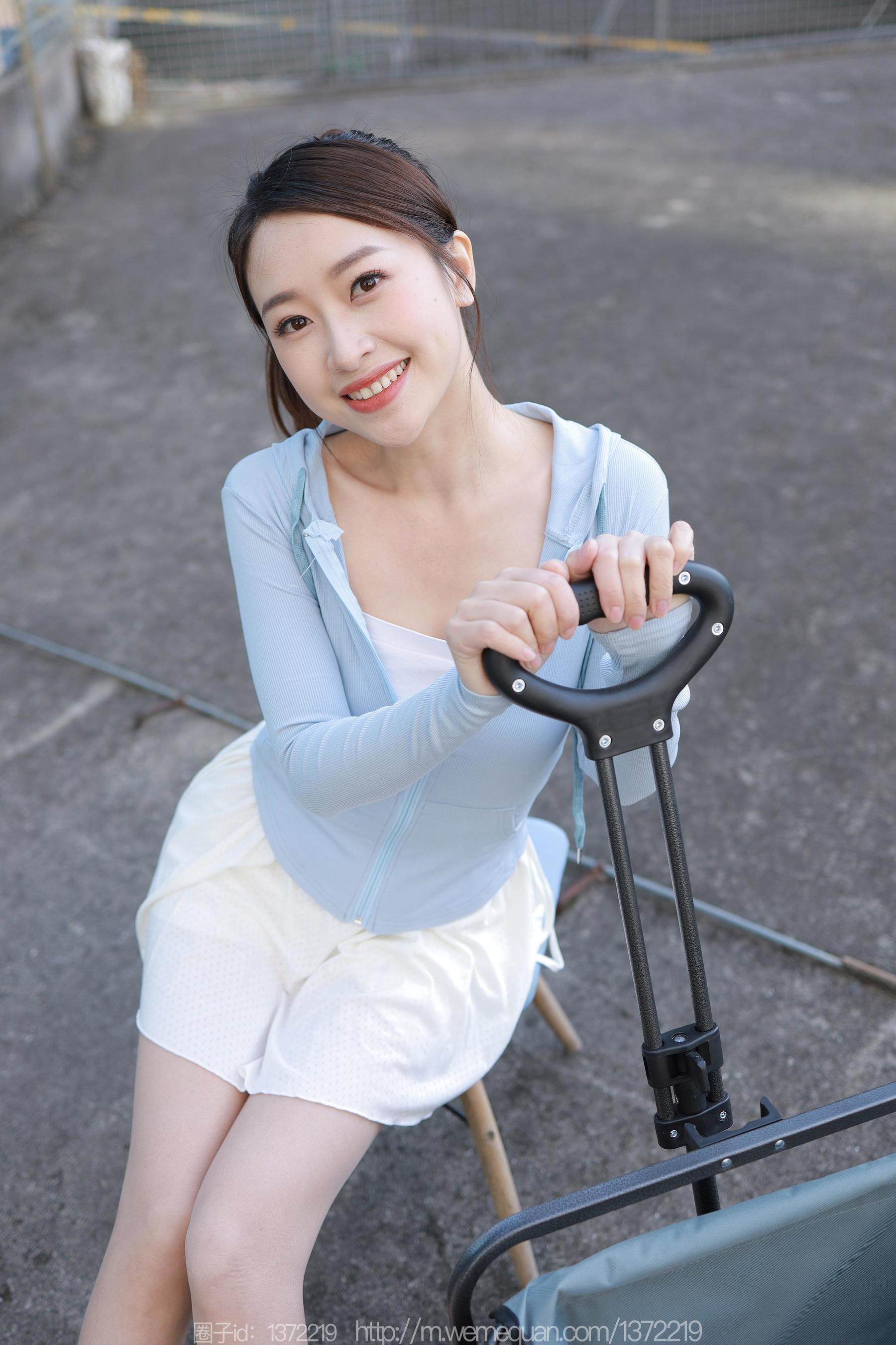 IESS异思趣向 - 模特：小婕 《老司机开车》_第1张