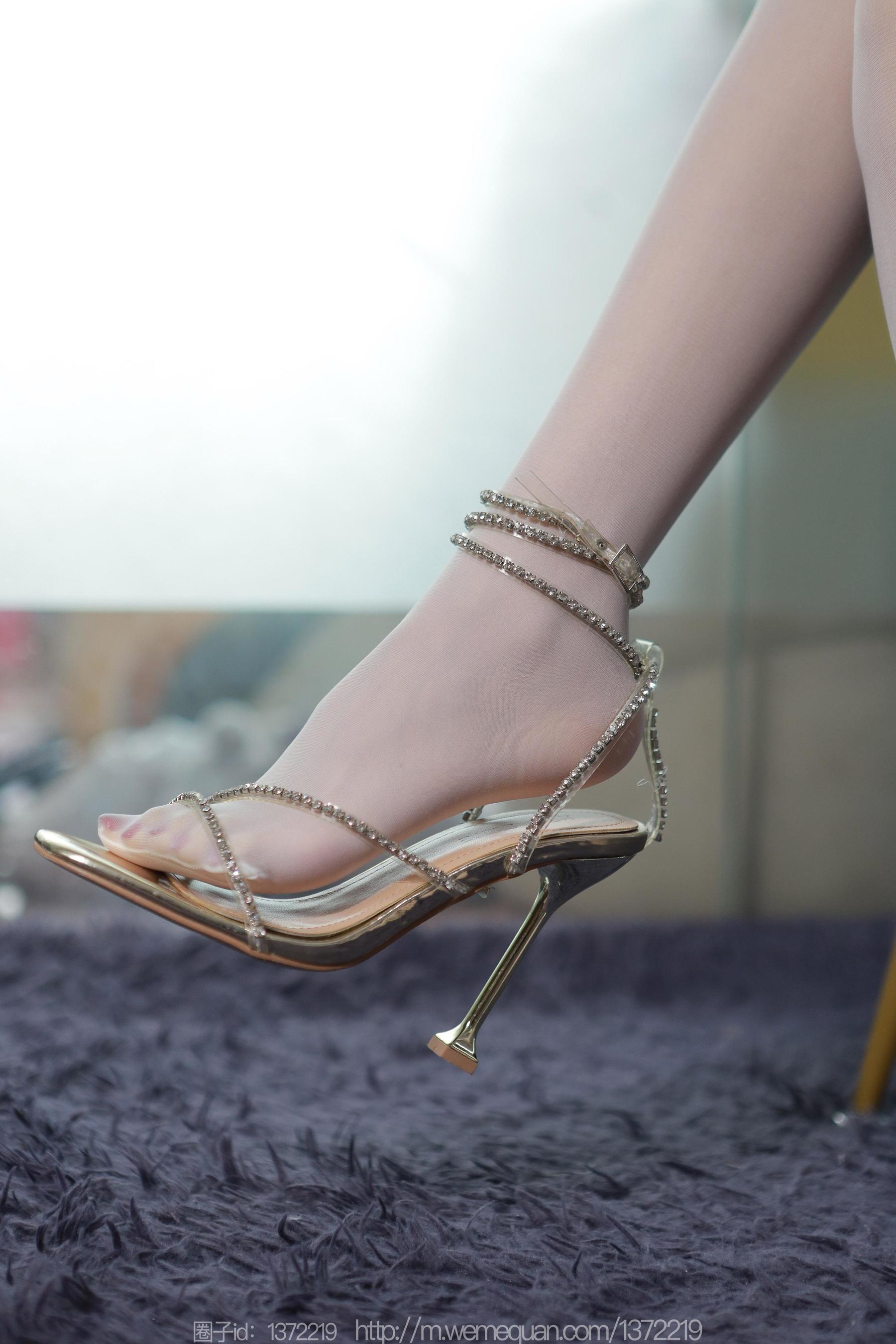 IESS异思趣向 - 模特：美子 《褪去半筒袜》_第1张