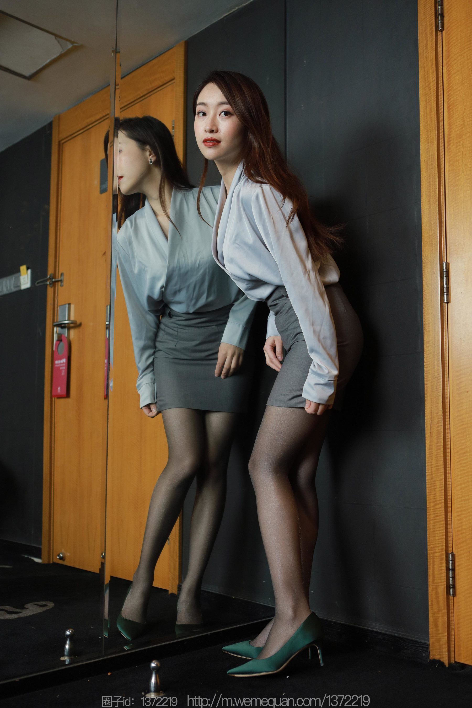 IESS异思趣向 - 模特：小婕 《灰裙亮丝》_第5张