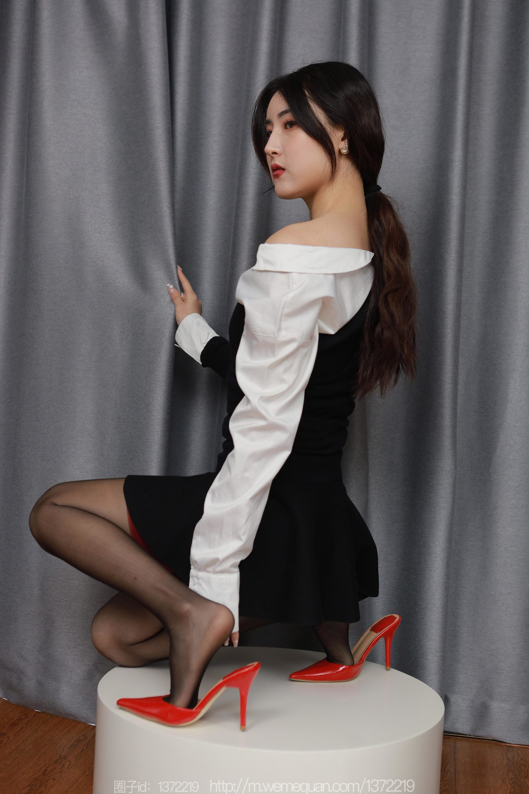 IESS异思趣向 - 模特：小宝 《吊带情节》_第1张