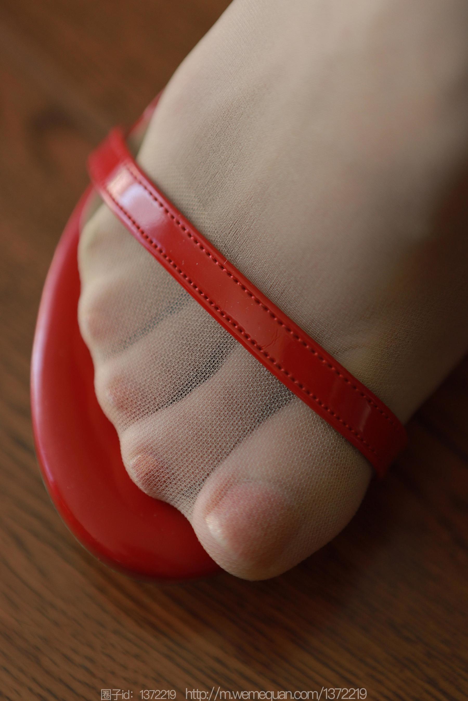 IESS异思趣向 - 模特：团团 《红鞋肉丝》_第1张