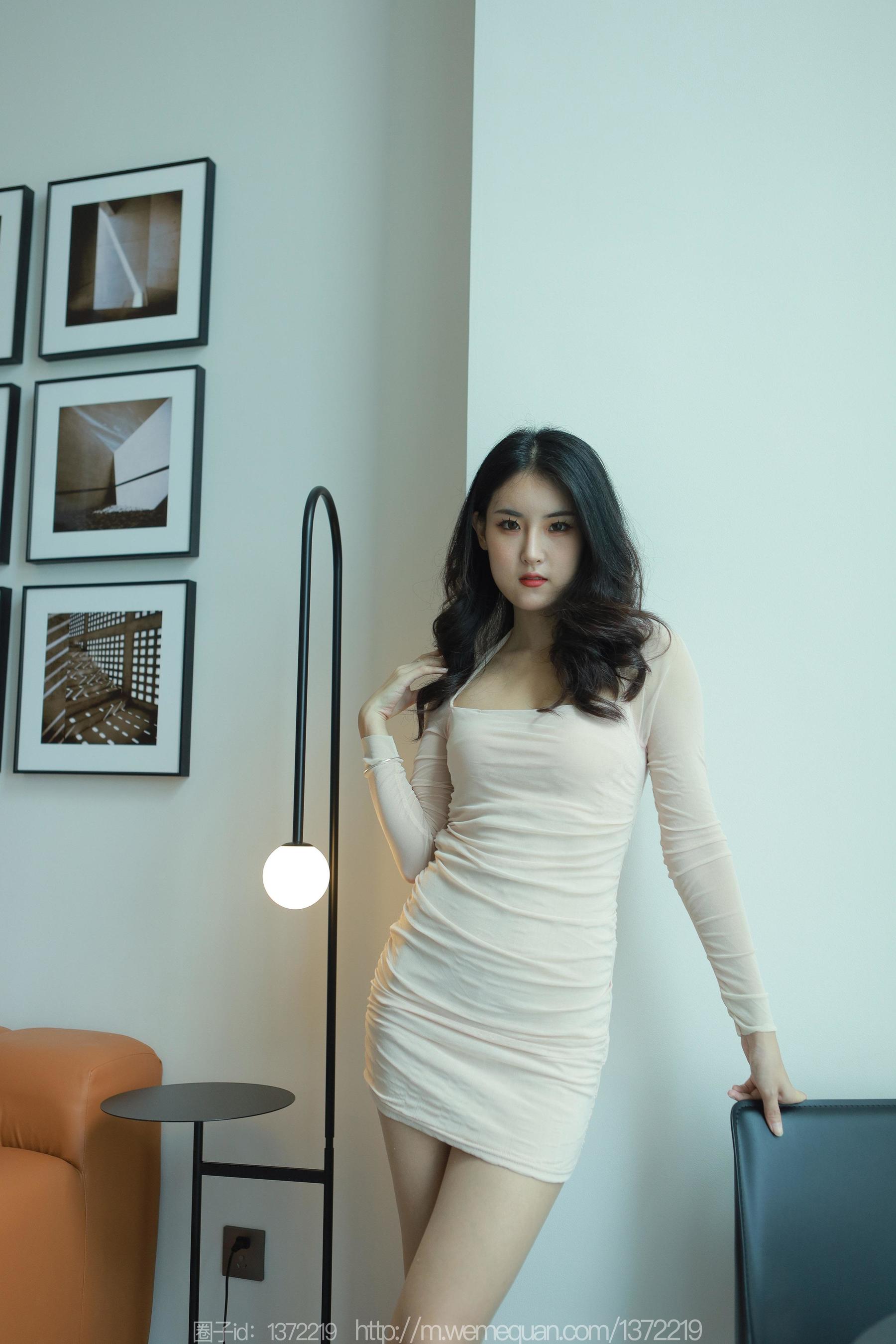 IESS异思趣向 - 模特：小宝 《浅色包臀裙》_第4张