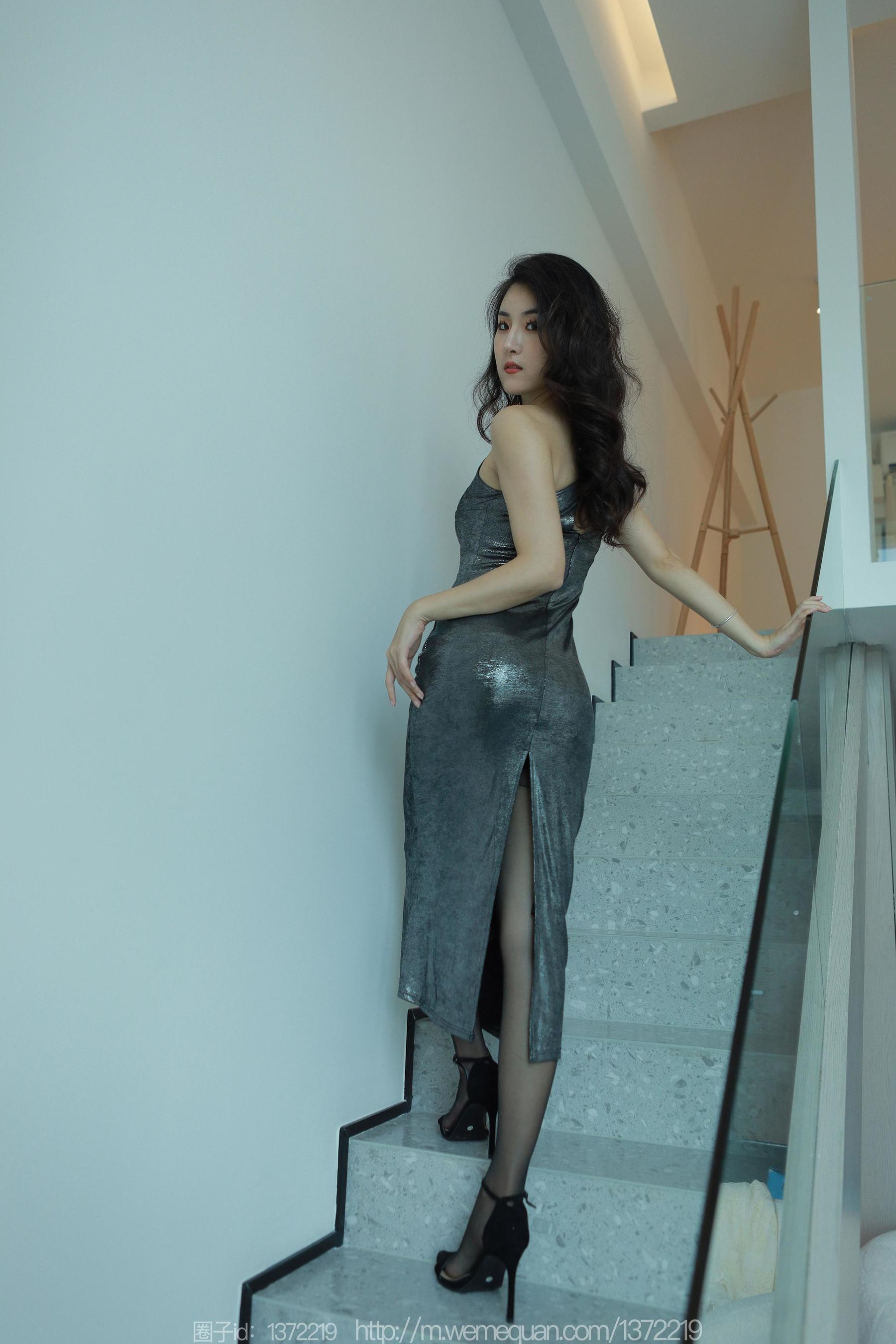 IESS异思趣向 - 模特：小宝 《液体金属裙》_第1张