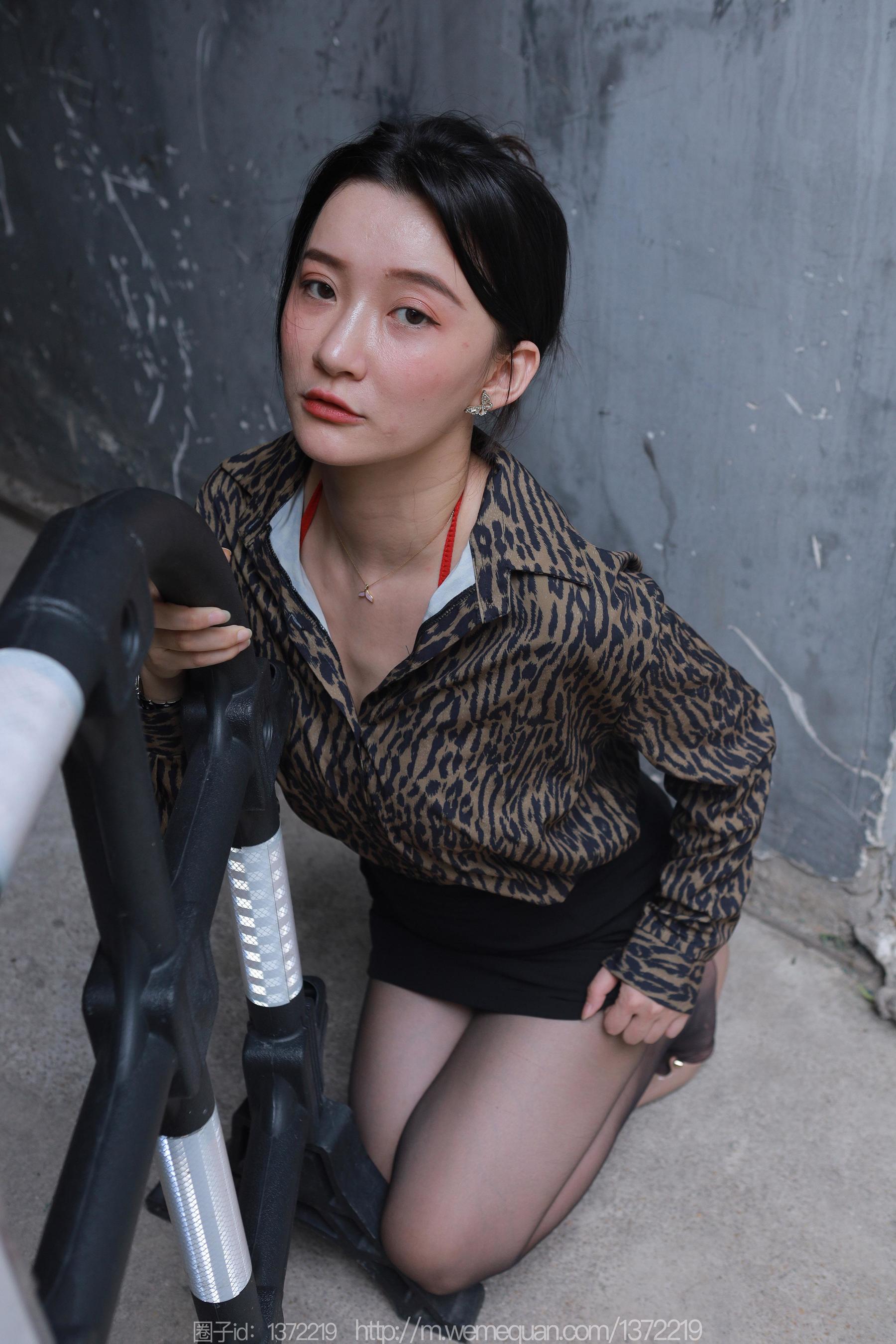 IESS异思趣向 - 模特：秋秋 《孤身走暗巷》_第5张
