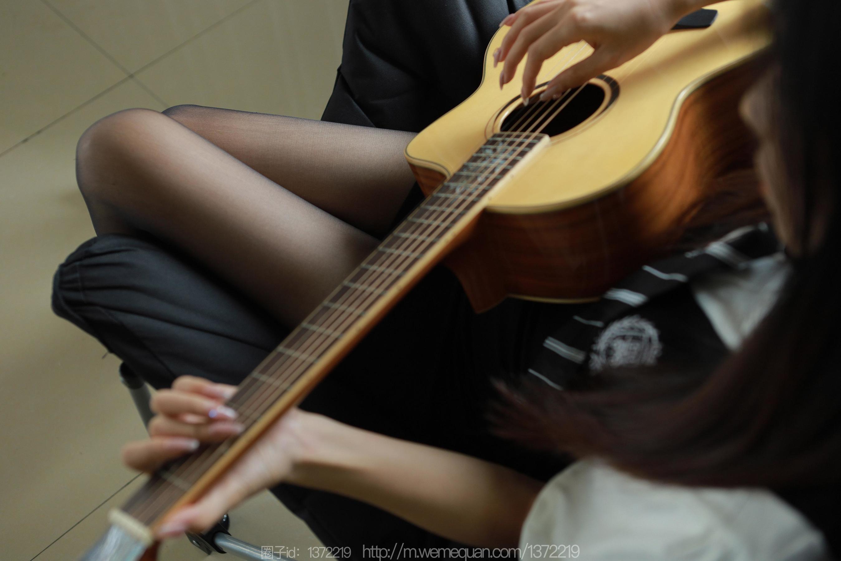 IESS异思趣向 - 模特：美子 《弹弹吉他》_第1张