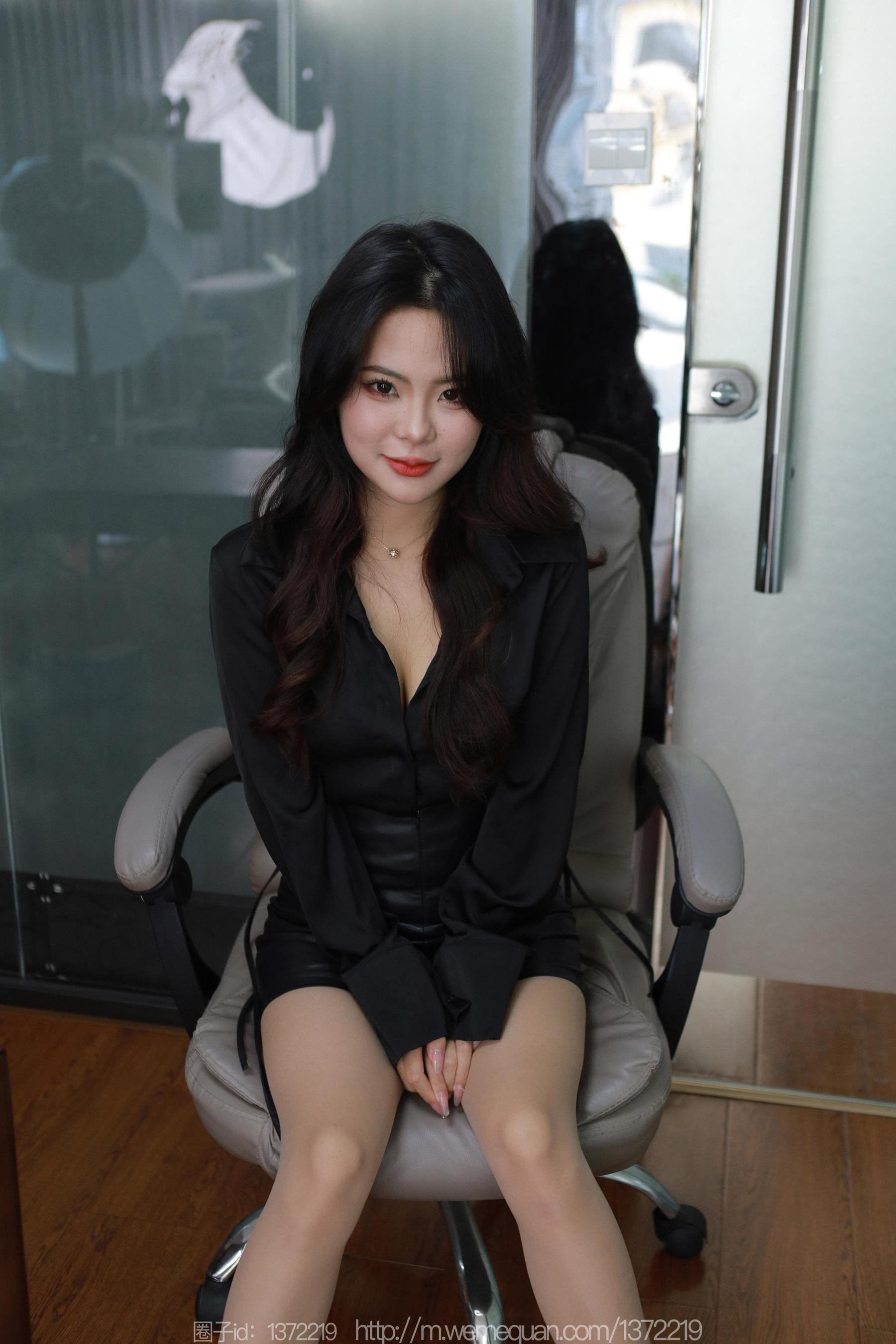 IESS异思趣向 - 模特： 兔兔 《桌上的办公》_第2张