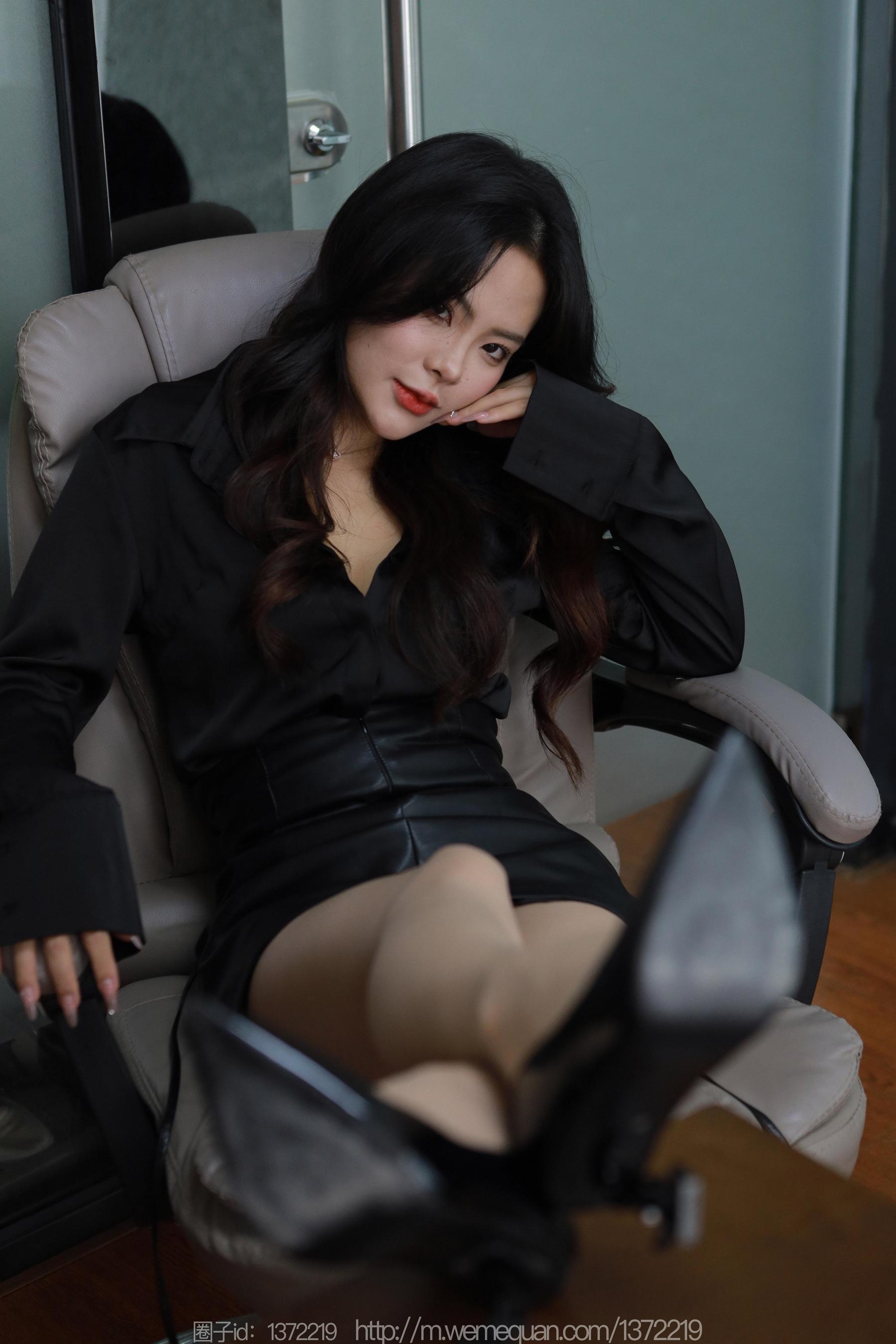 IESS异思趣向 - 模特： 兔兔 《桌上的办公》_第4张