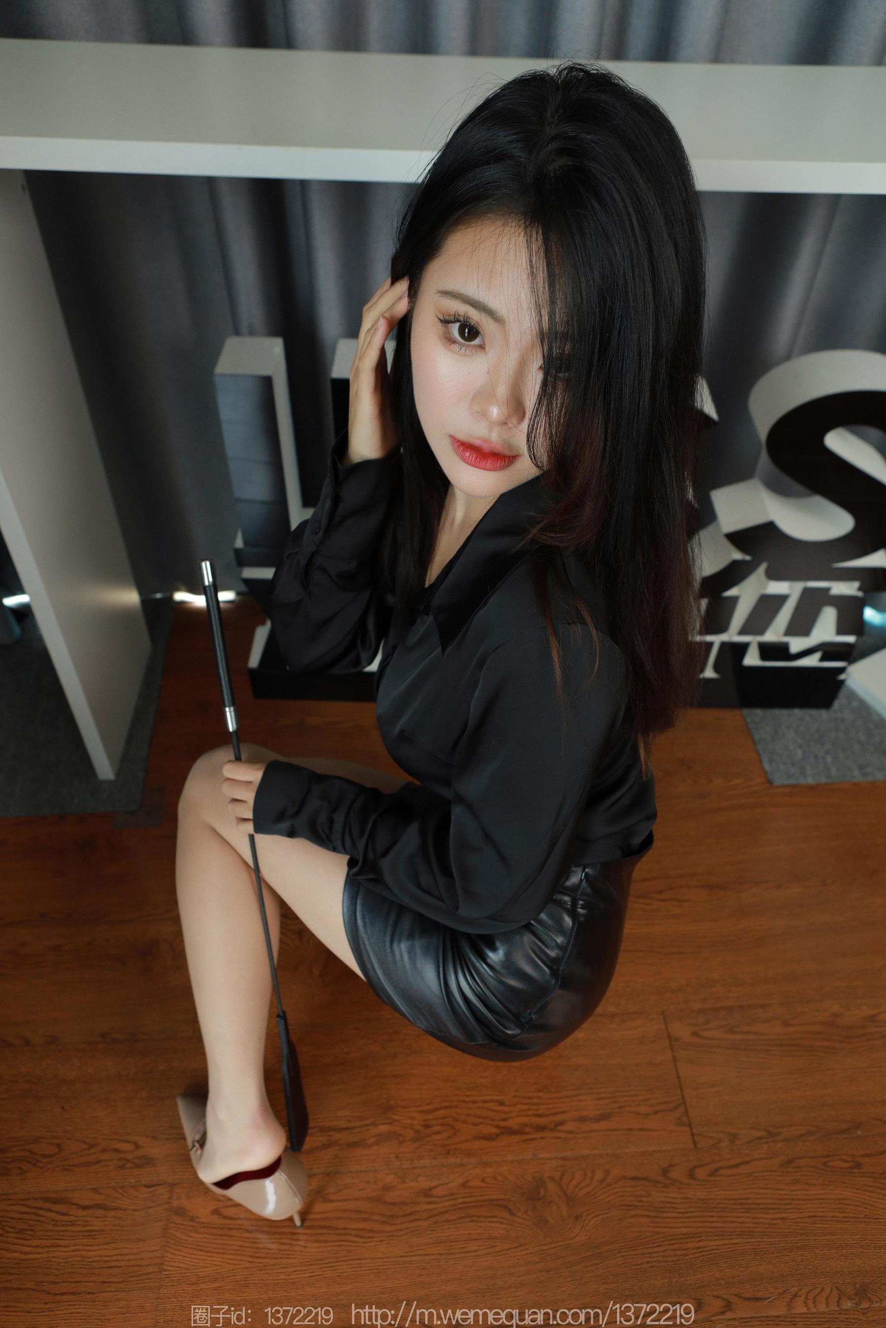 IESS异思趣向 - 模特： 兔兔 《皮裙》_第2张