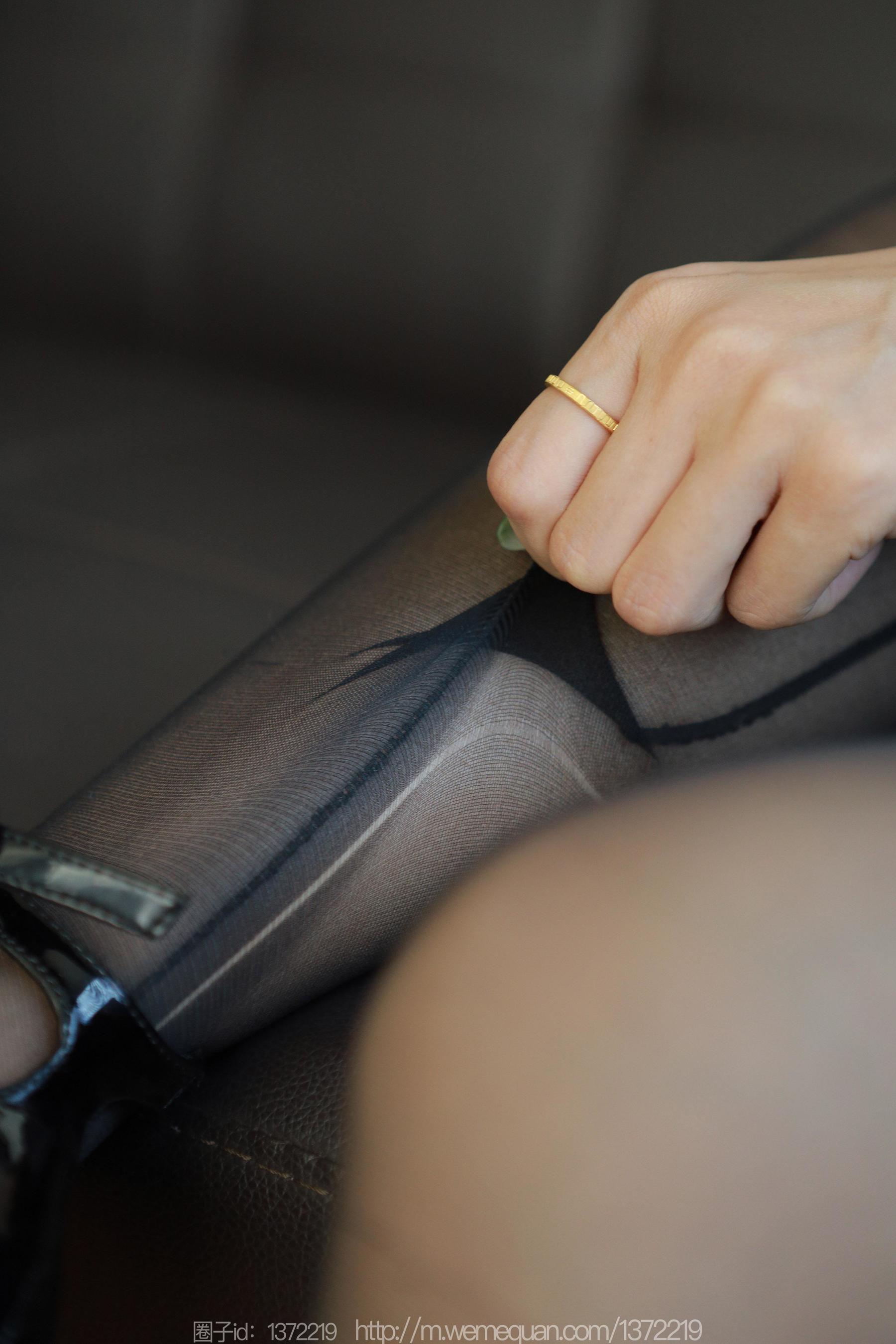 IESS异思趣向 - 模特： 美子 《性感翡翠绿》_第2张