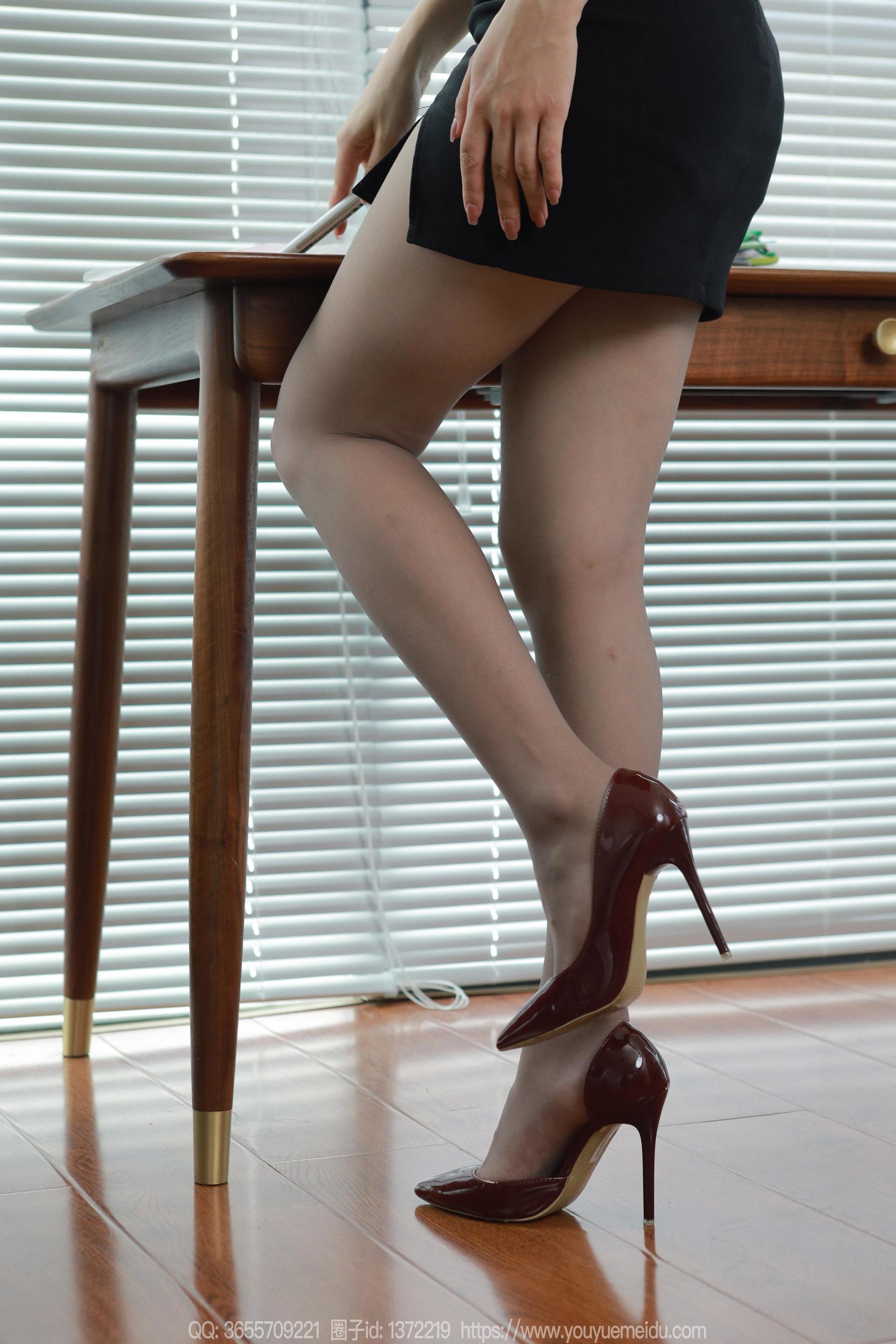 IESS异思趣向 - 模特：小婕 《蟒纹衬衣》_第2张