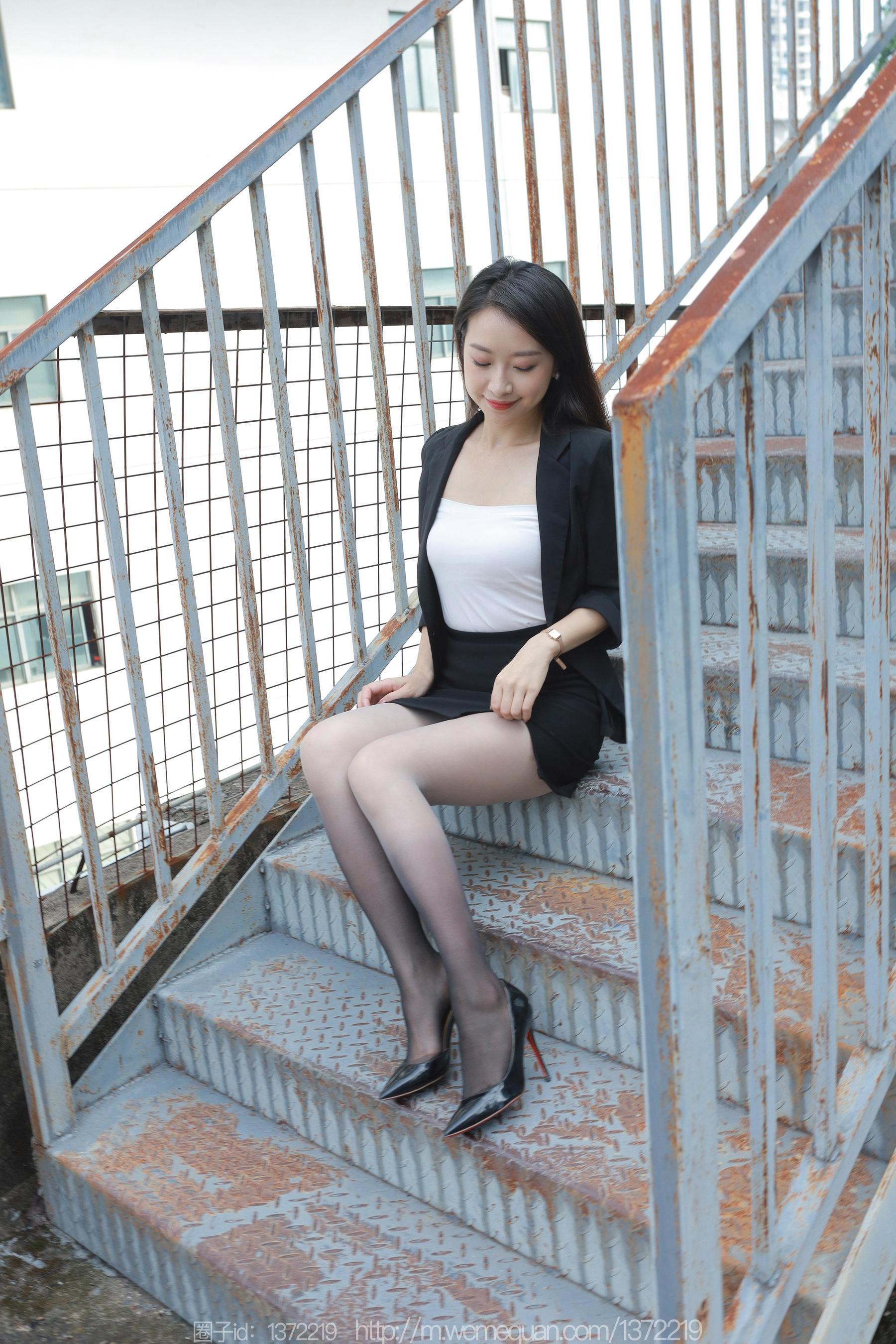 IESS异思趣向 - 模特：小婕 《黑白灰渐变》_第2张