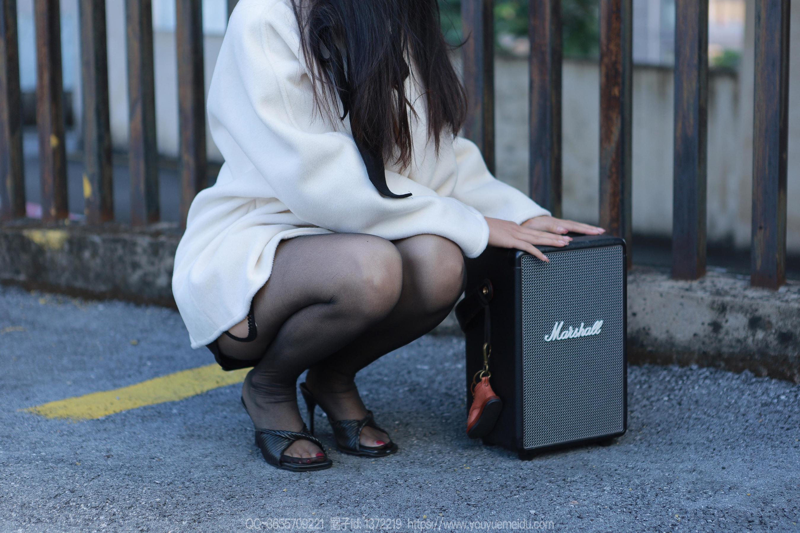 IESS异思趣向 - 模特： 婉萍 《户外音乐》_第1张