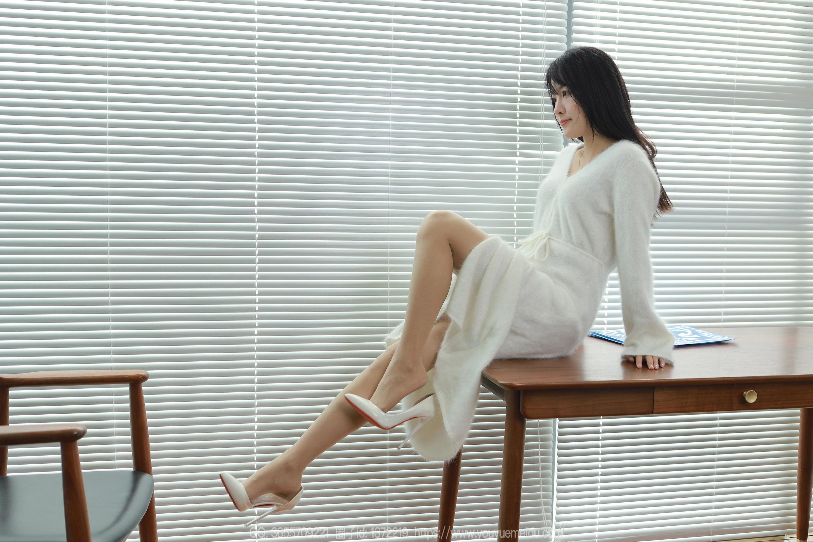 IESS异思趣向 - 模特： 婉萍 《白月光（上）》_第1张