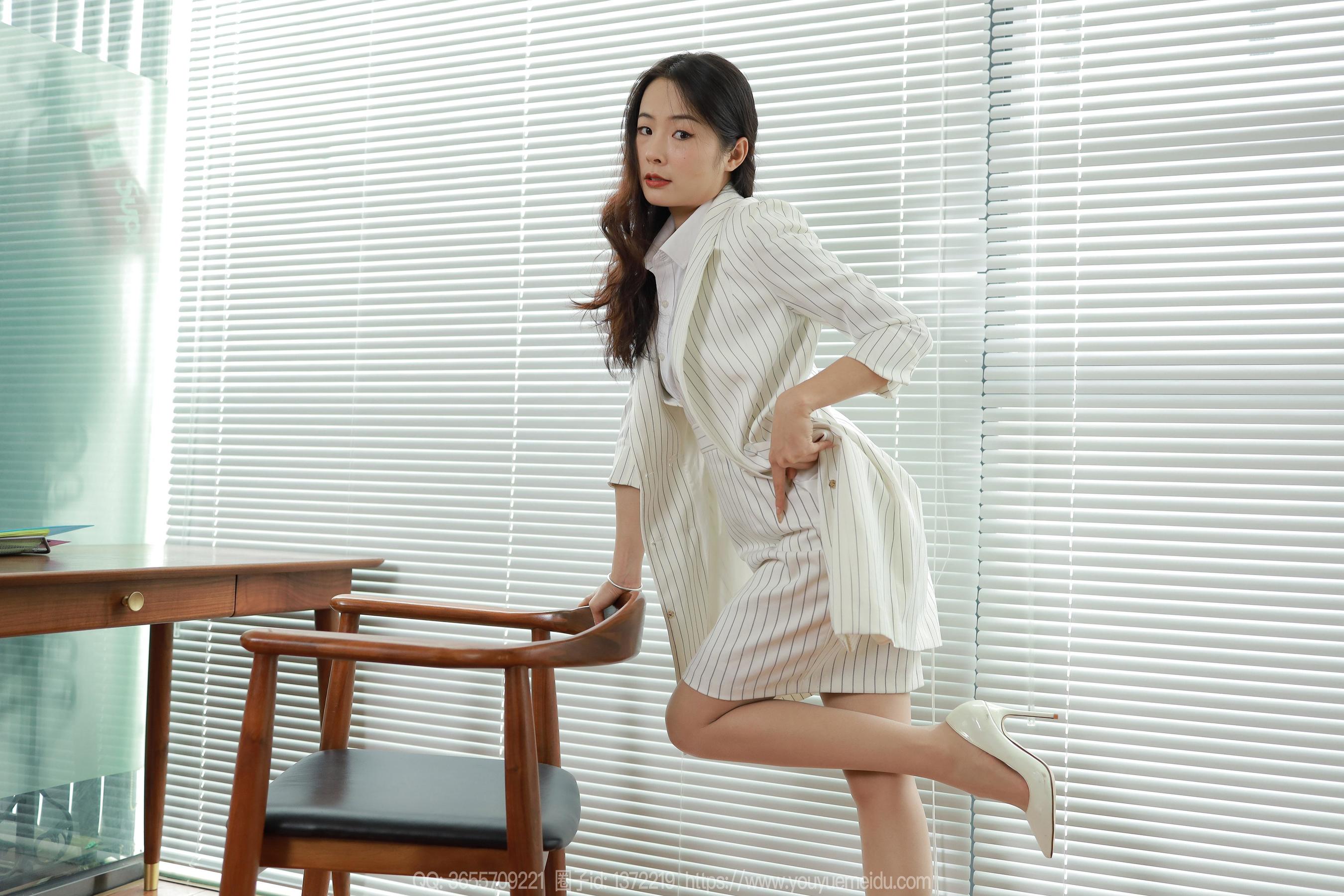 IESS异思趣向 - 模特： 小金 《OL套装（上）》_第2张