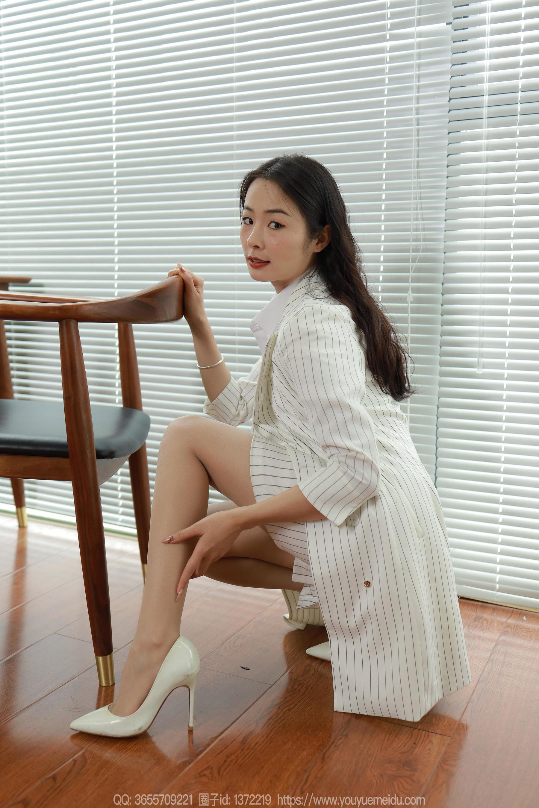 IESS异思趣向 - 模特： 小金 《OL套装（上）》_第4张