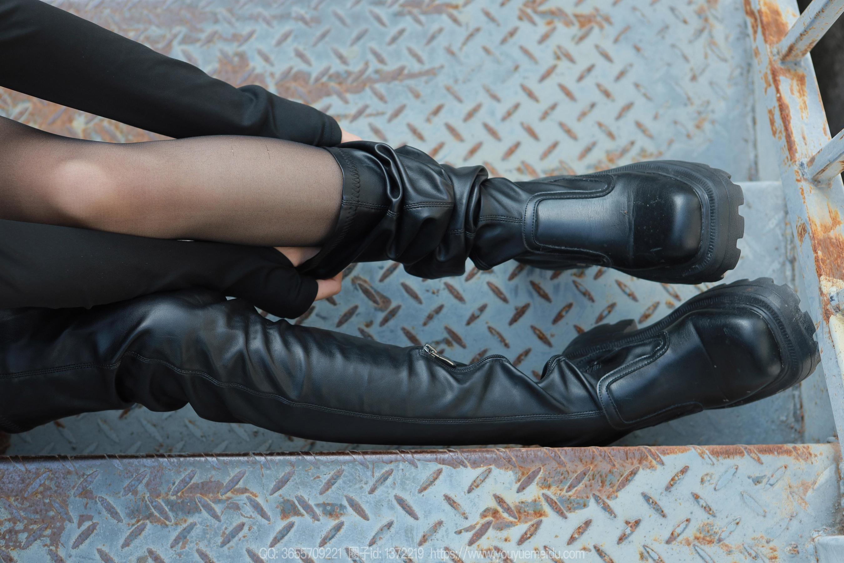 IESS异思趣向 - 模特： 兔兔 《黑斯长靴》_第1张