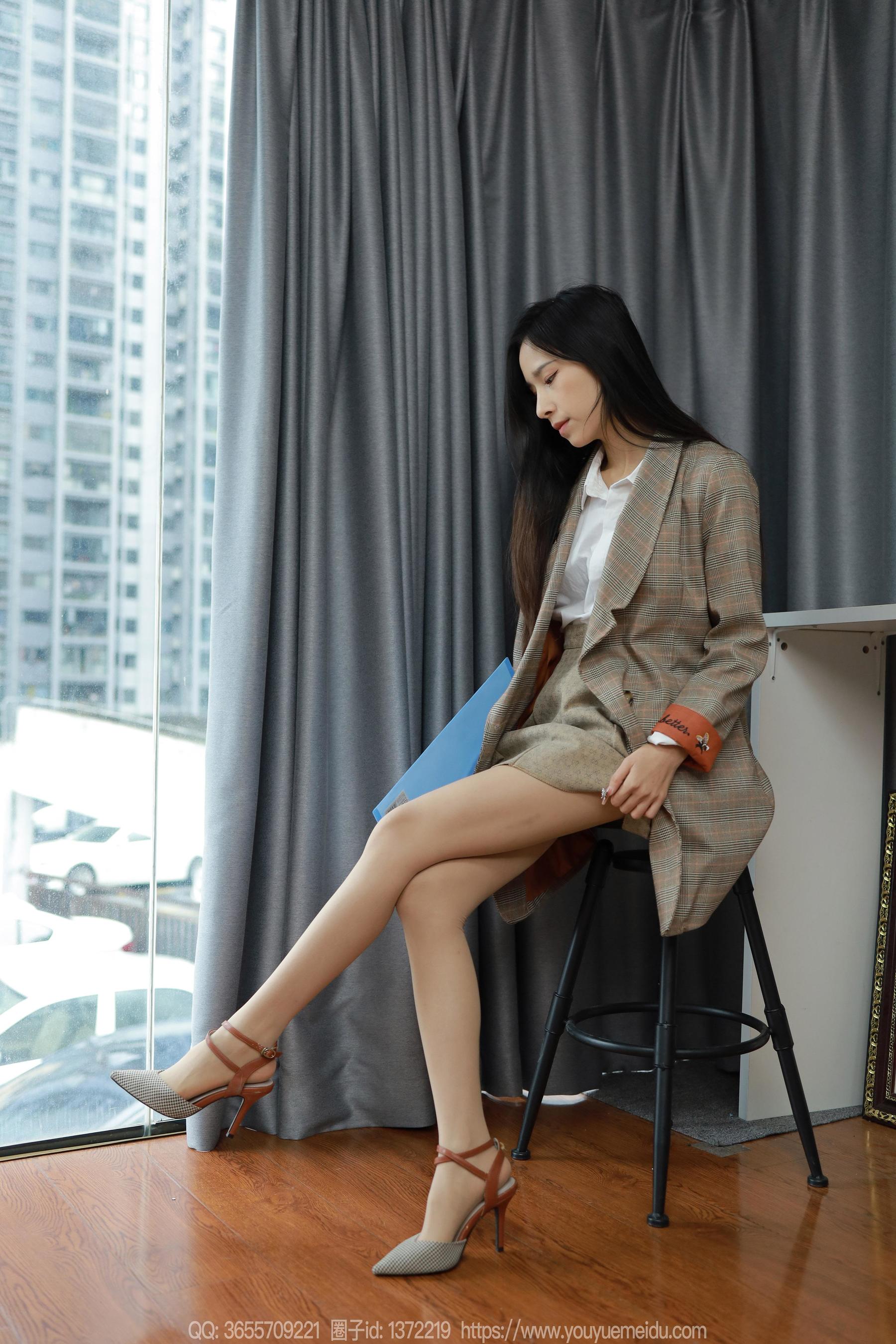 IESS异思趣向 - 模特： 美子 《闪亮美甲》_第1张