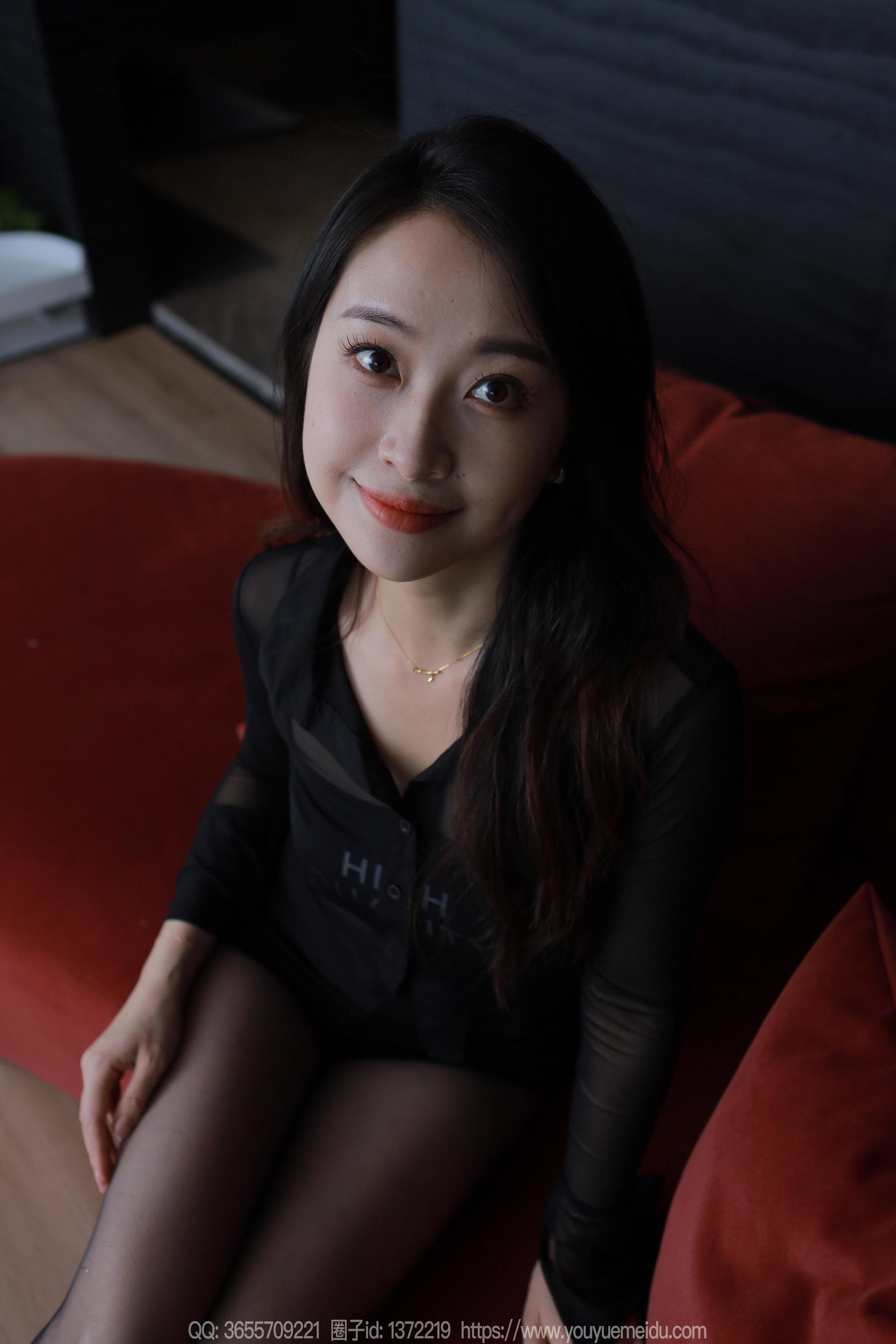 IESS异思趣向 - 模特： 小婕 《红色沙发（上）》_第5张