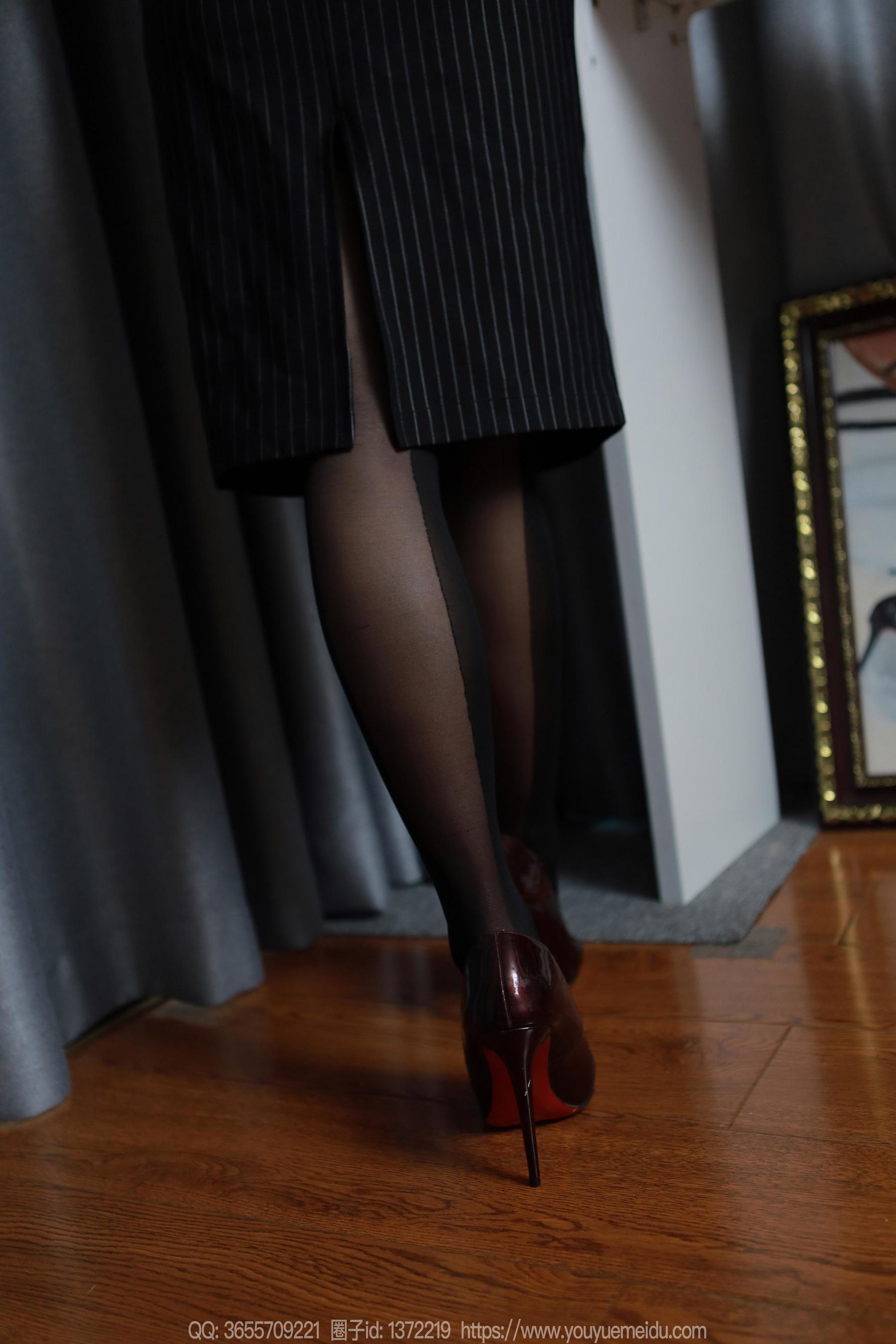 IESS异思趣向 - 模特： 兔兔 《火辣女秘》_第1张