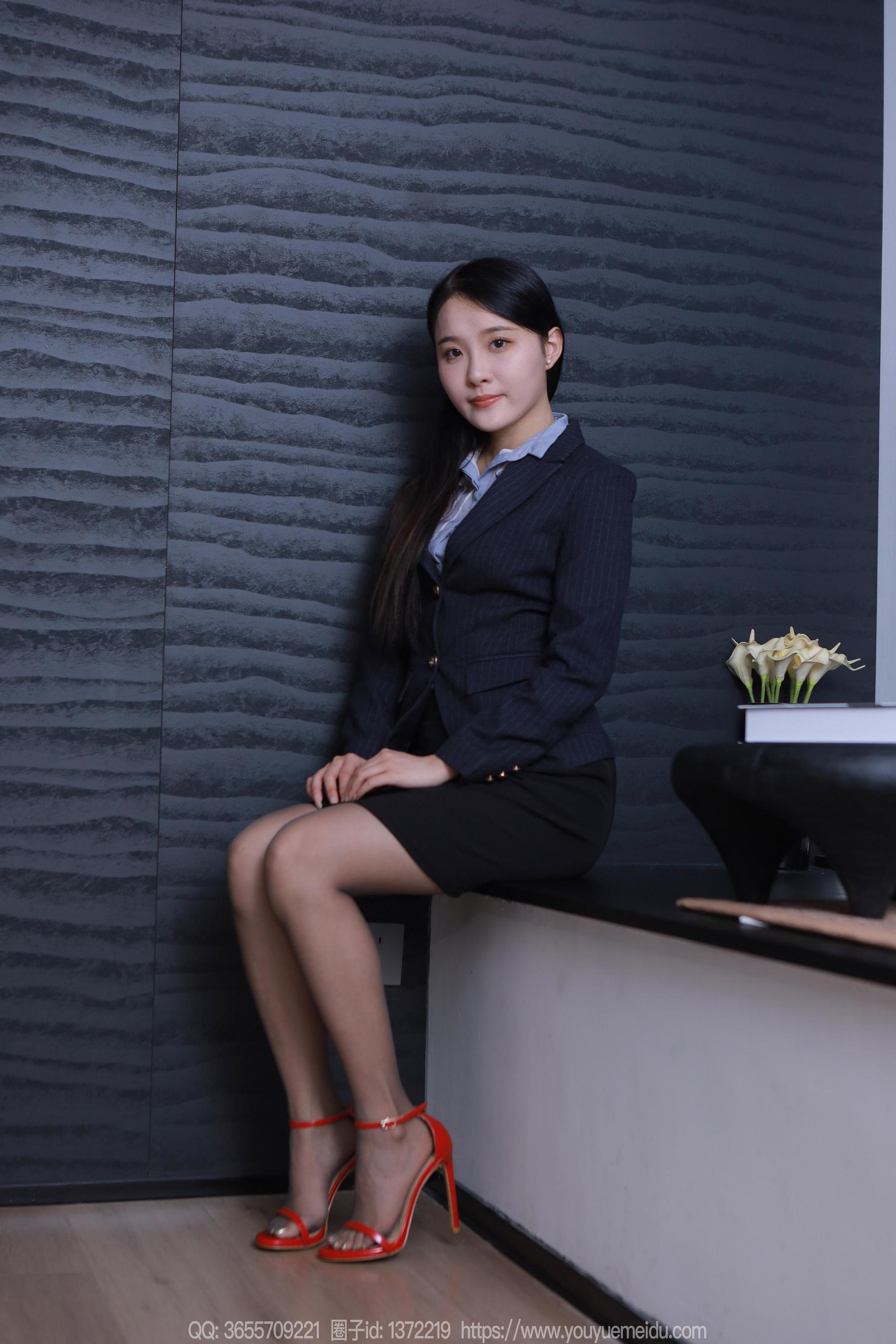 IESS异思趣向 - 模特： 婉萍 《黑丝秘书》_第4张